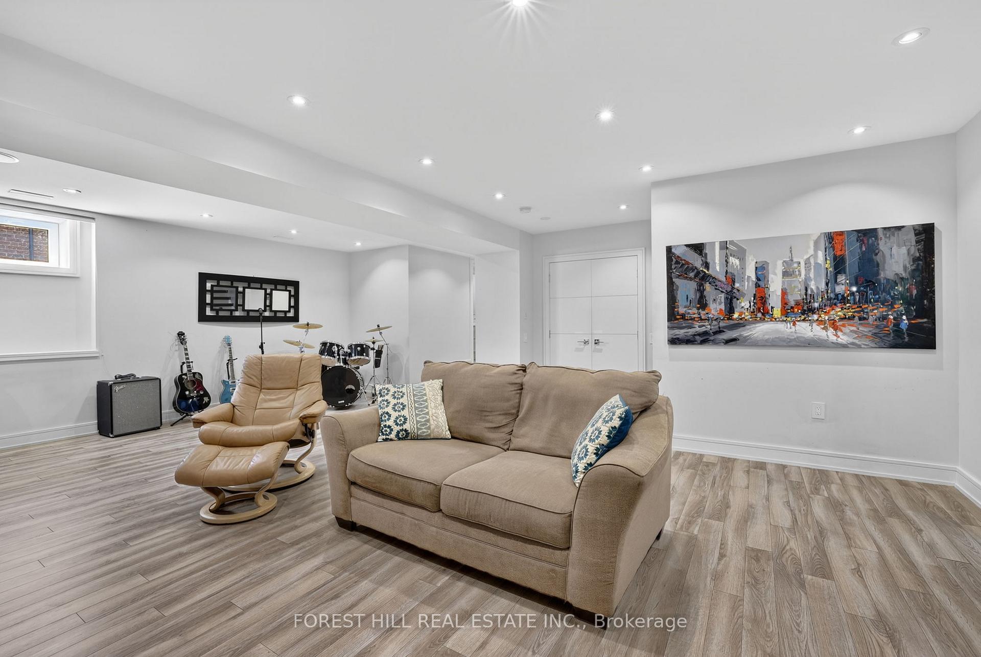Photo 30 of 51 Greenfield Drive, Etobicoke, Islington-City Centre West — HOMEH