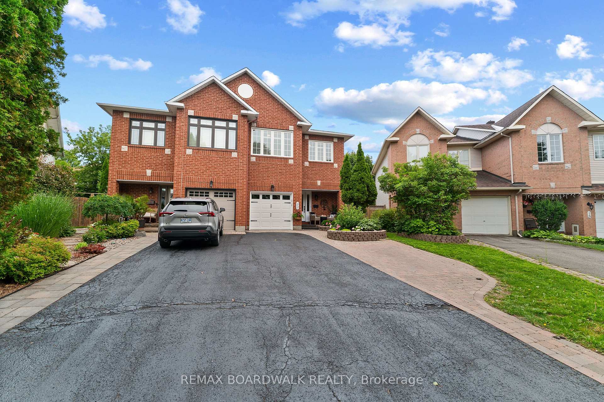 Photo 4 of 22 Eagleview Street, Ottawa, Kanata - Emerald Meadows/Trailwest — HOMEH