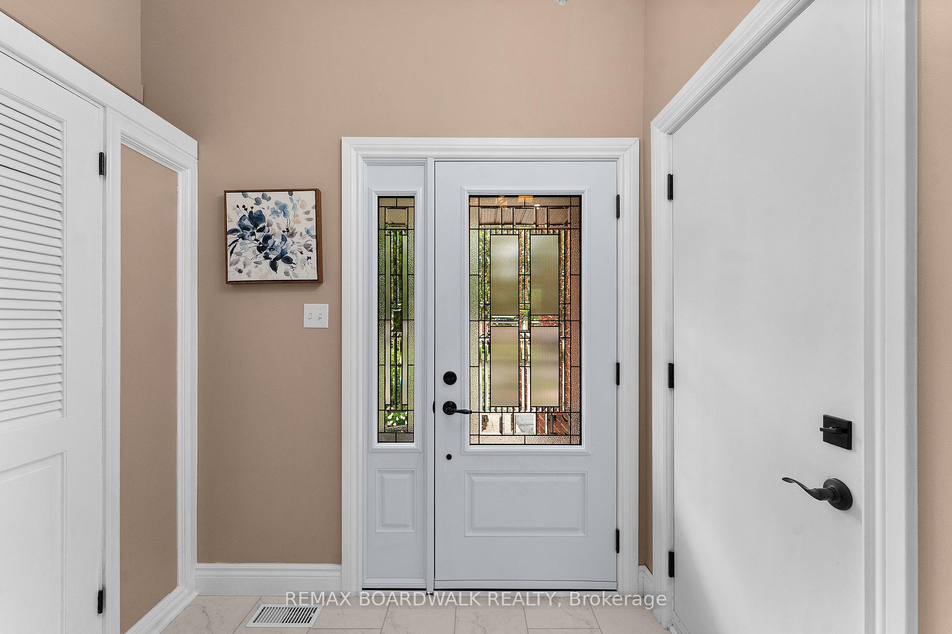 Photo 5 of 22 Eagleview Street, Ottawa, Kanata - Emerald Meadows/Trailwest — HOMEH