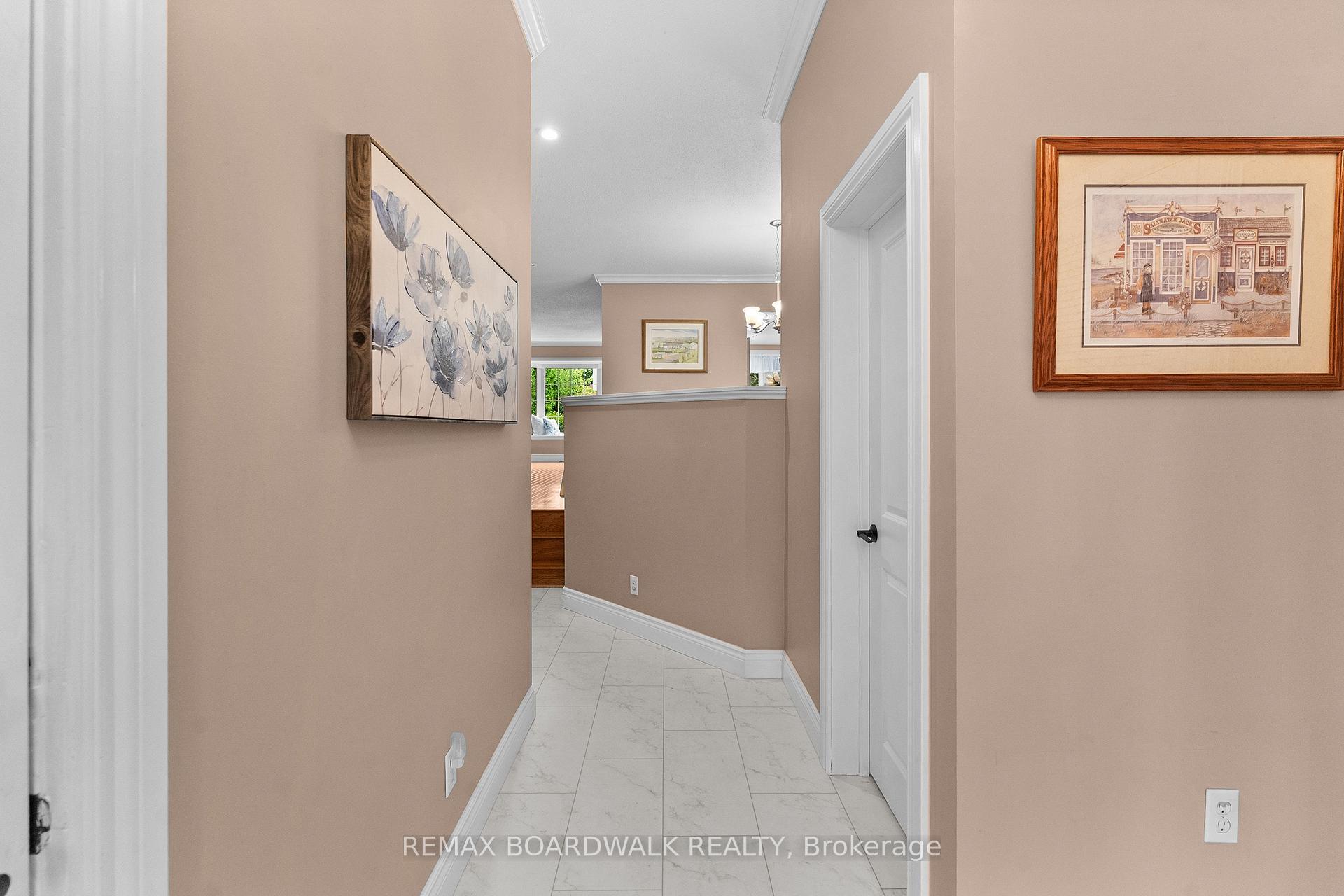 Photo 7 of 22 Eagleview Street, Ottawa, Kanata - Emerald Meadows/Trailwest — HOMEH
