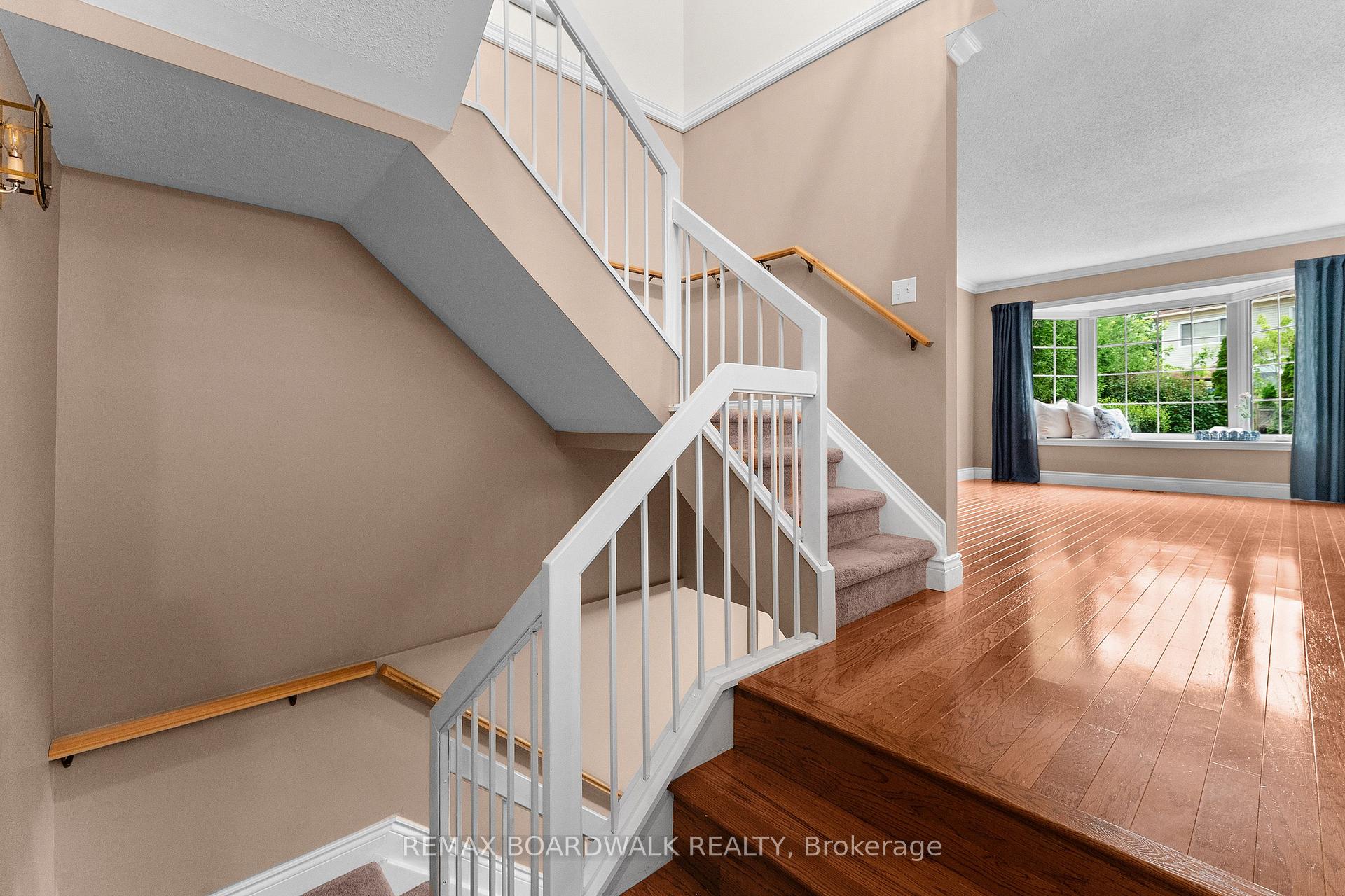 Photo 8 of 22 Eagleview Street, Ottawa, Kanata - Emerald Meadows/Trailwest — HOMEH