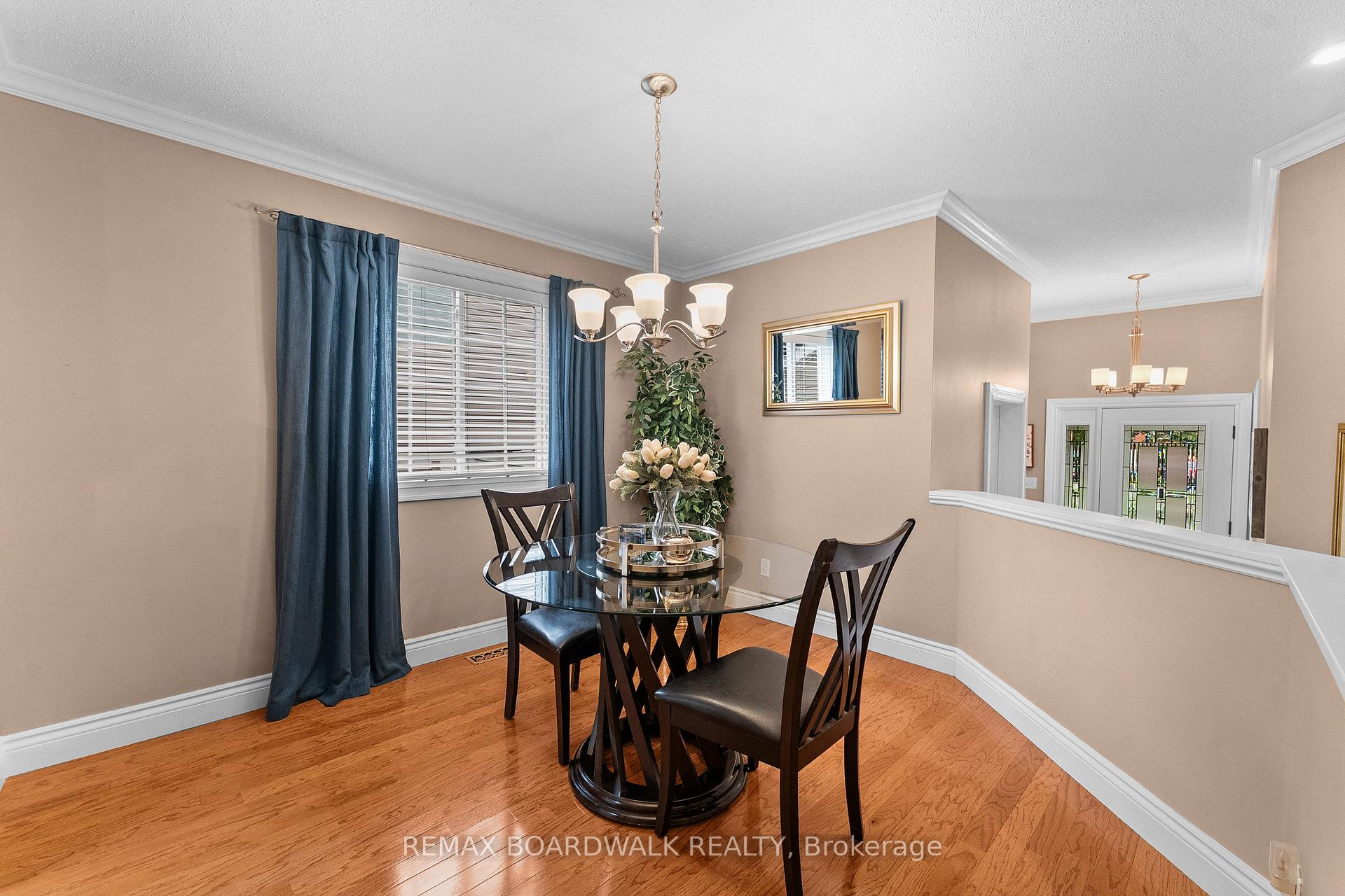 Photo 9 of 22 Eagleview Street, Ottawa, Kanata - Emerald Meadows/Trailwest — HOMEH