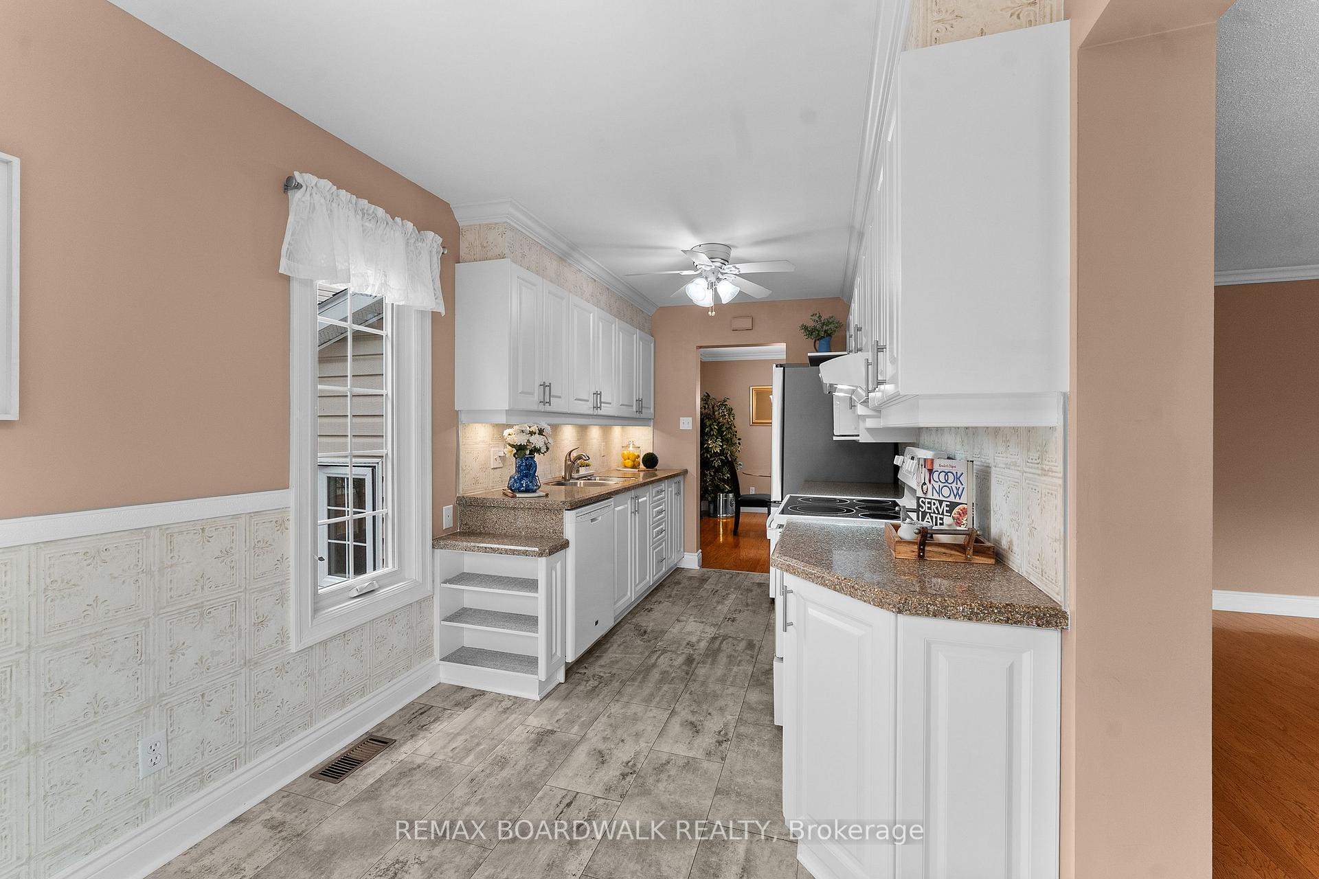 Photo 15 of 22 Eagleview Street, Ottawa, Kanata - Emerald Meadows/Trailwest — HOMEH