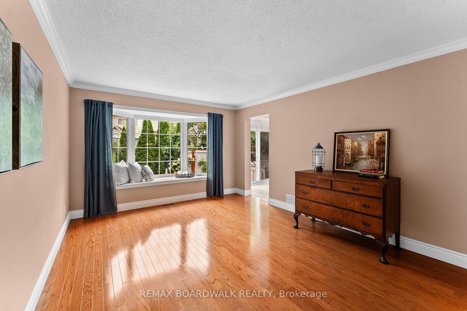 Photo 18 of 22 Eagleview Street, Ottawa, Kanata - Emerald Meadows/Trailwest — HOMEH