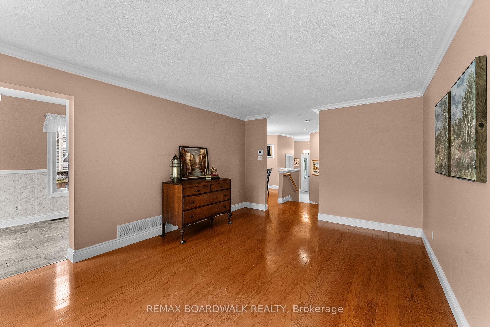 Photo 19 of 22 Eagleview Street, Ottawa, Kanata - Emerald Meadows/Trailwest — HOMEH