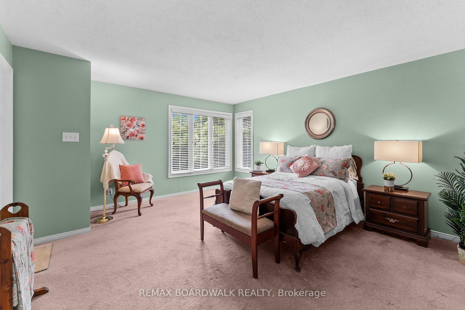 Photo 23 of 22 Eagleview Street, Ottawa, Kanata - Emerald Meadows/Trailwest — HOMEH