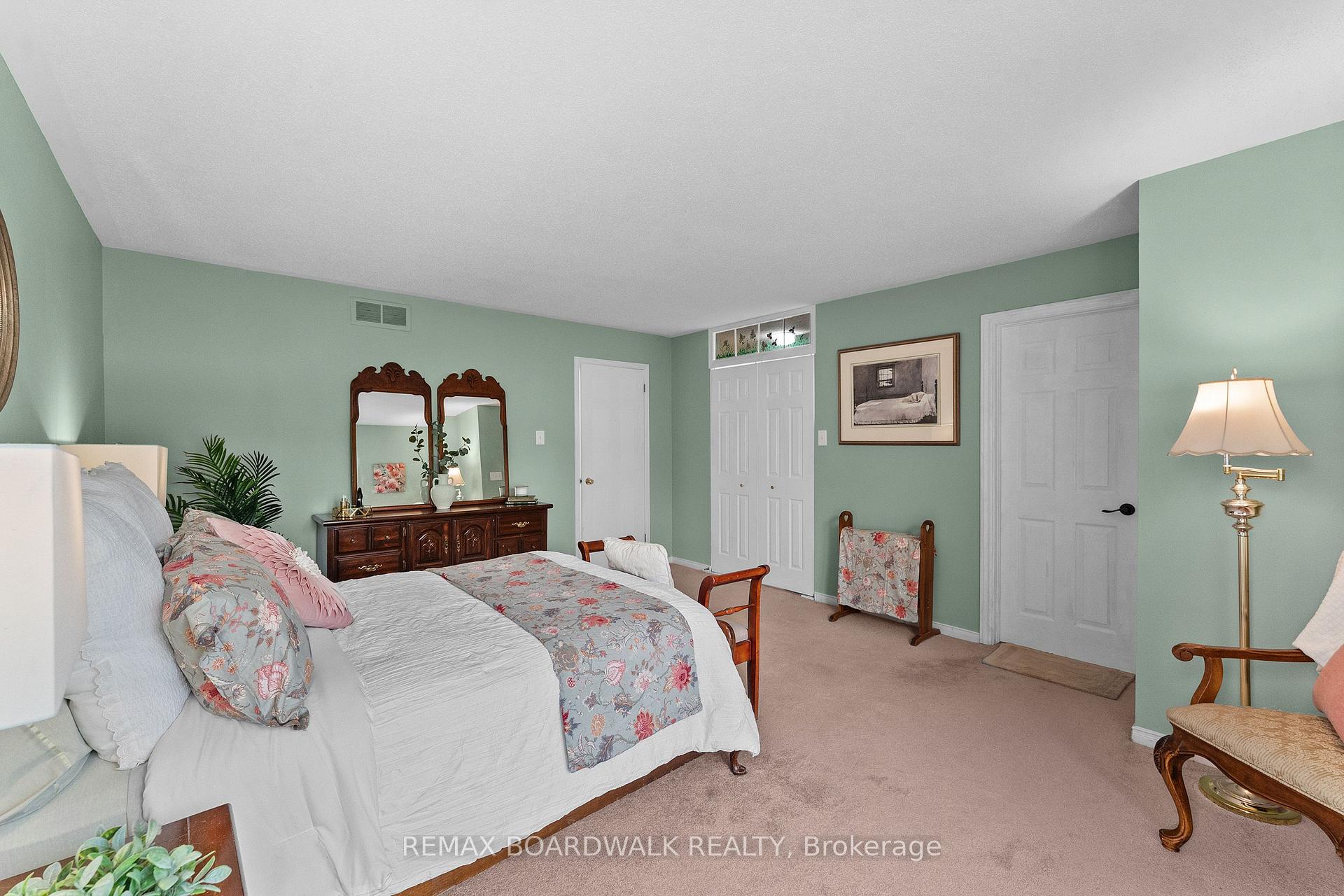 Photo 24 of 22 Eagleview Street, Ottawa, Kanata - Emerald Meadows/Trailwest — HOMEH