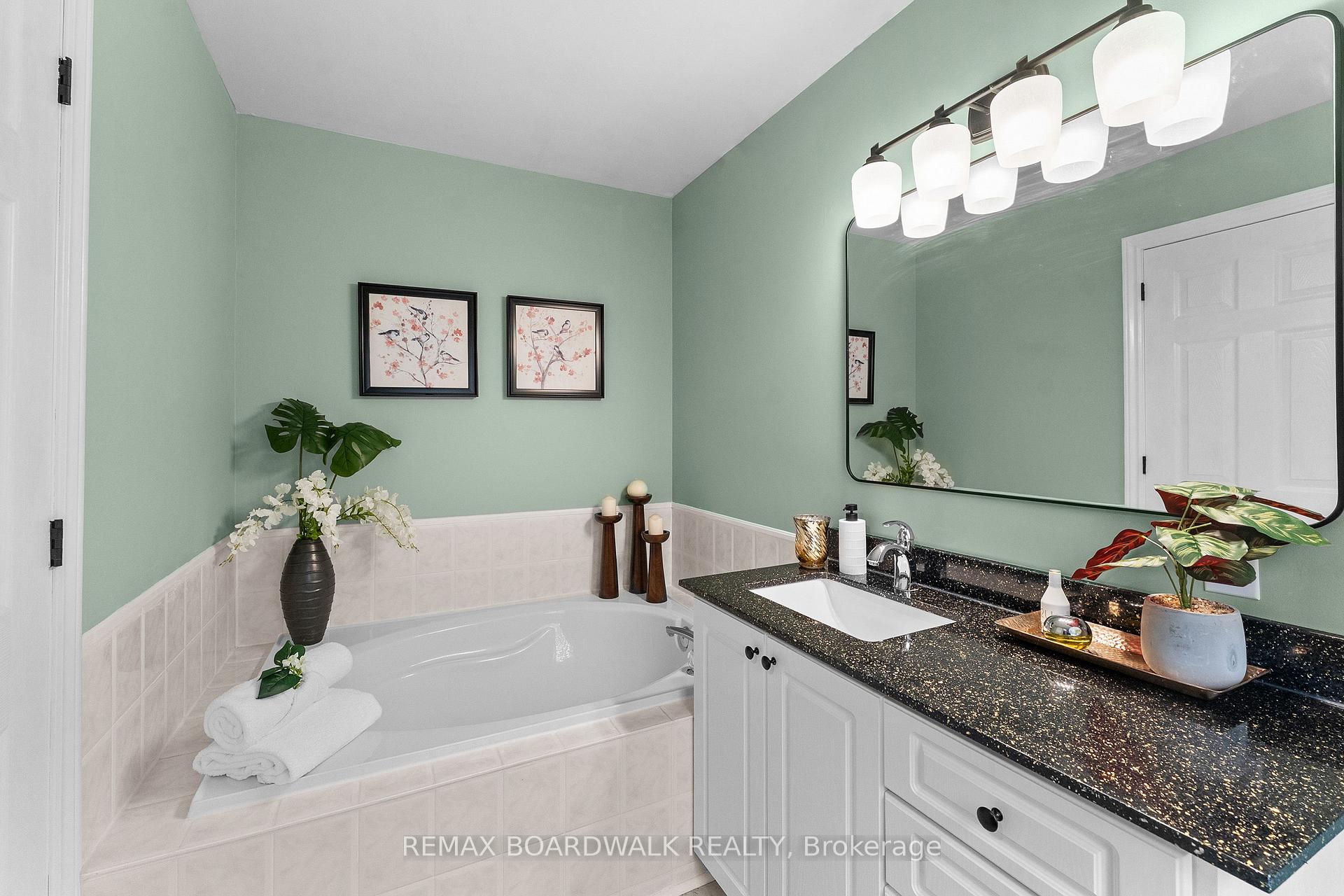 Photo 25 of 22 Eagleview Street, Ottawa, Kanata - Emerald Meadows/Trailwest — HOMEH