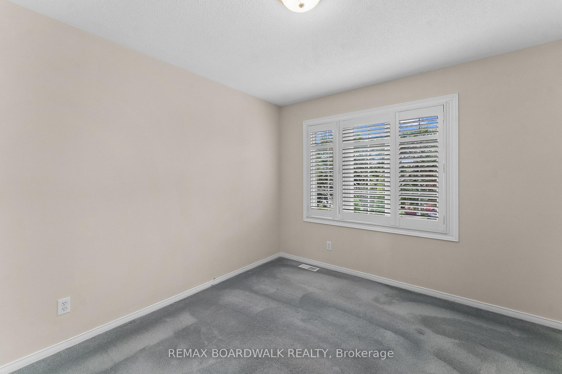 Photo 27 of 22 Eagleview Street, Ottawa, Kanata - Emerald Meadows/Trailwest — HOMEH