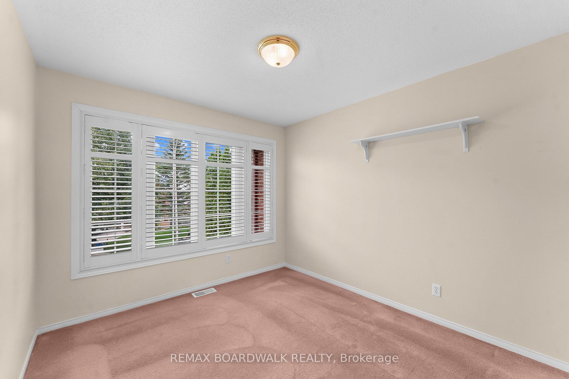 Photo 29 of 22 Eagleview Street, Ottawa, Kanata - Emerald Meadows/Trailwest — HOMEH