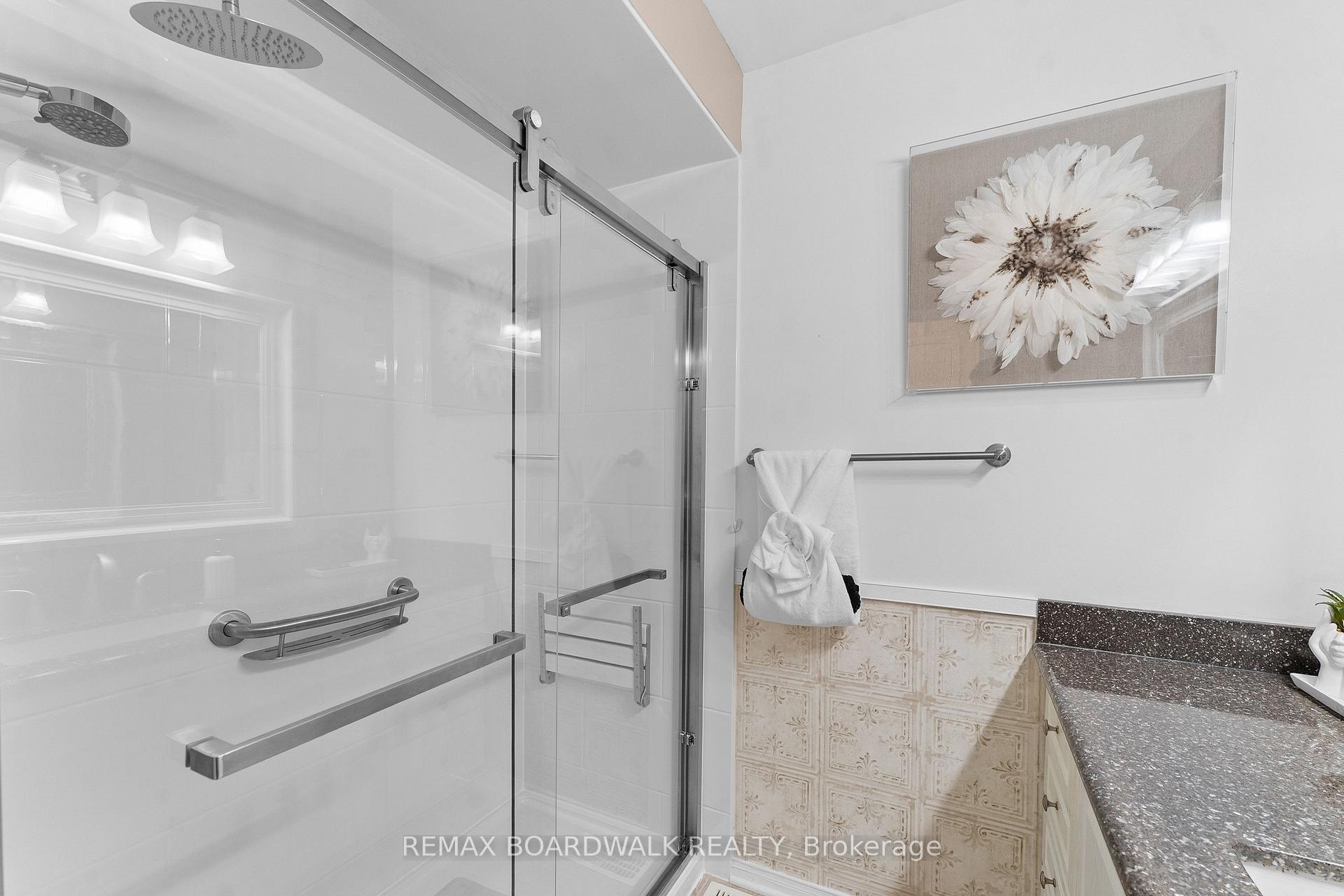 Photo 32 of 22 Eagleview Street, Ottawa, Kanata - Emerald Meadows/Trailwest — HOMEH