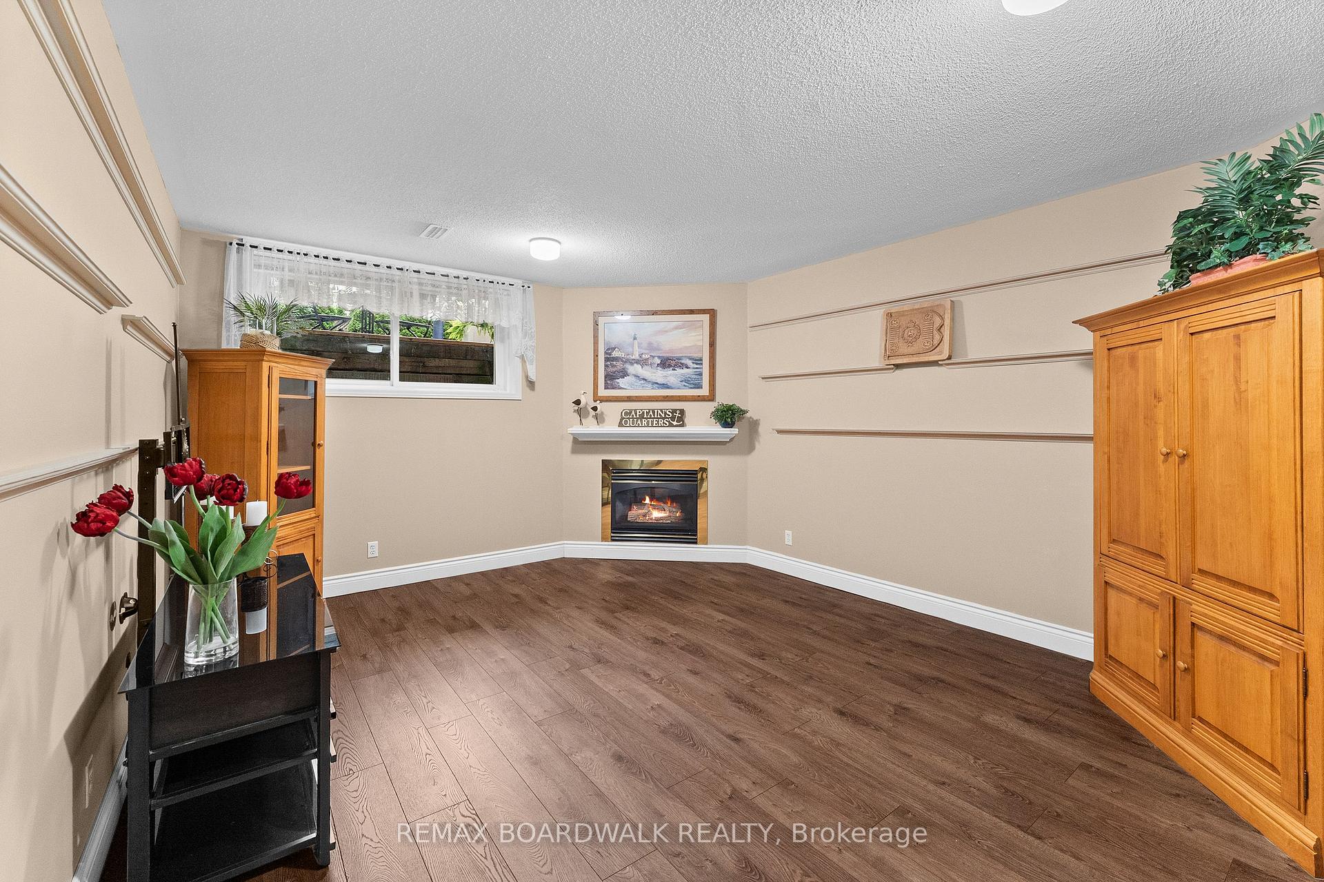 Photo 33 of 22 Eagleview Street, Ottawa, Kanata - Emerald Meadows/Trailwest — HOMEH