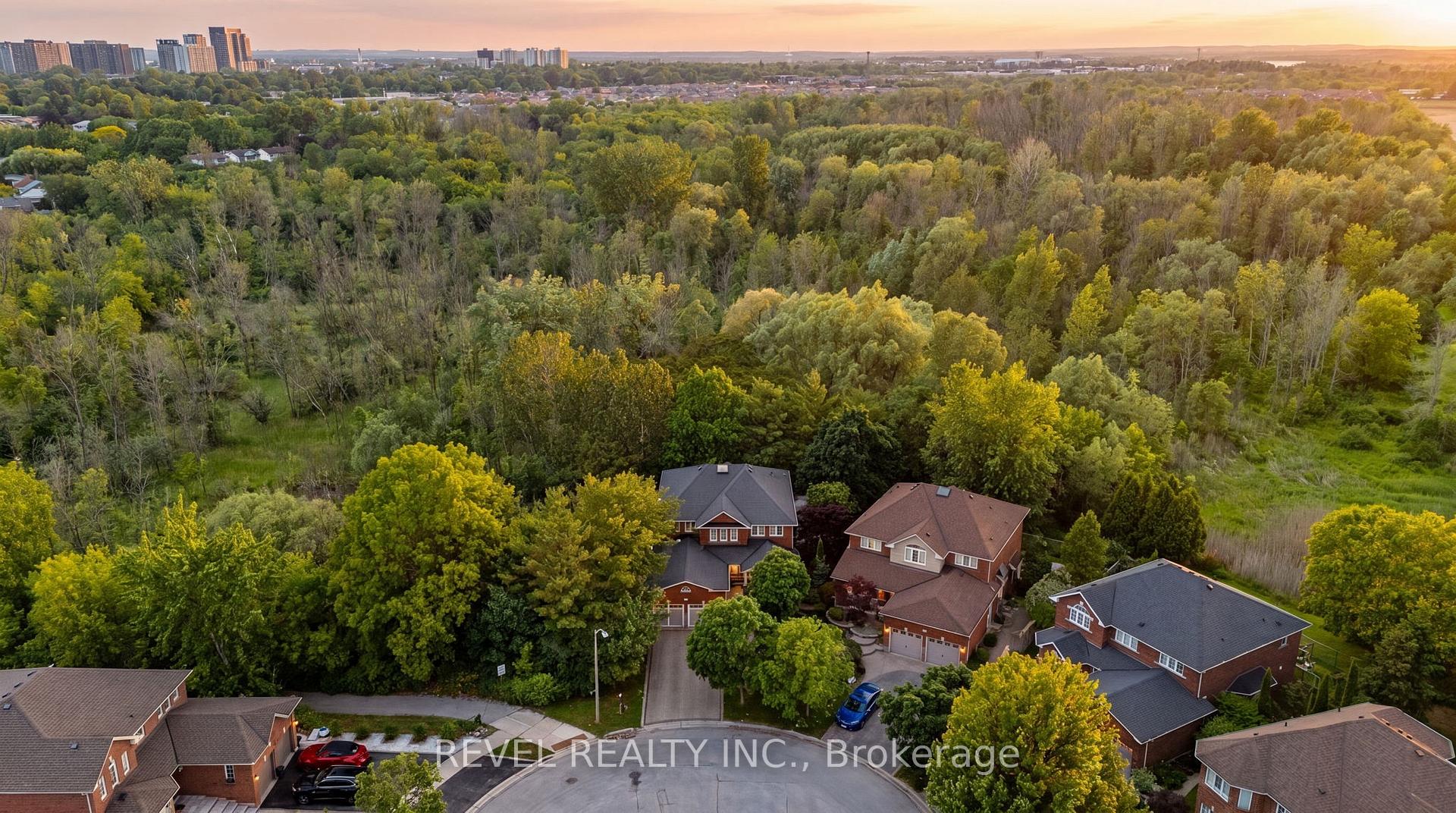Photo 3 of 7 Callander Court, Ajax, South East — HOMEH