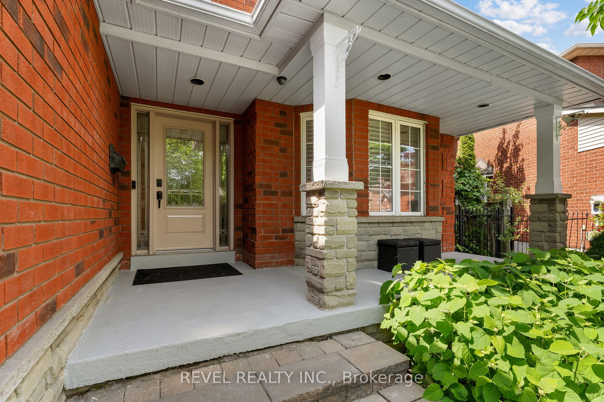 Photo 4 of 7 Callander Court, Ajax, South East — HOMEH