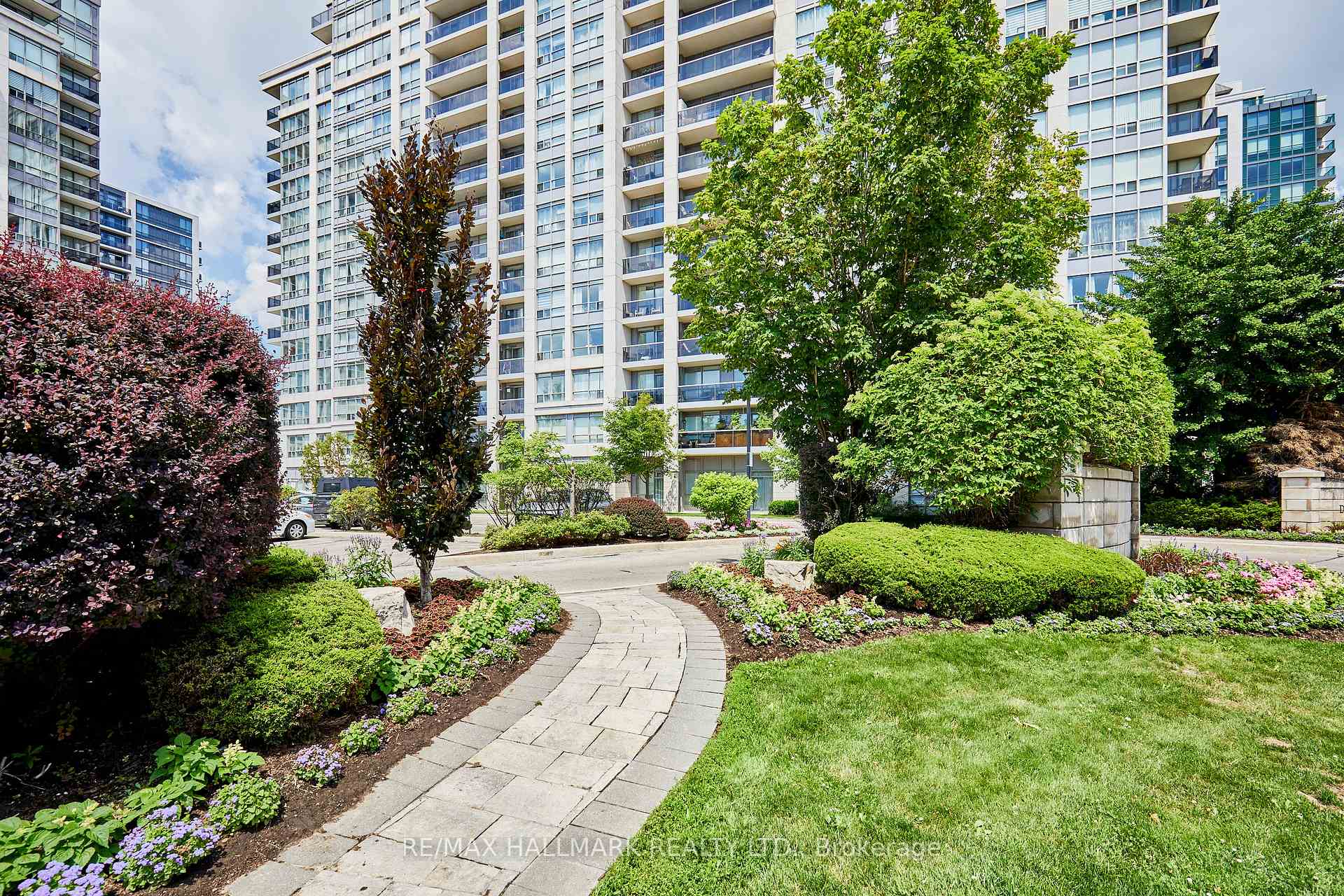 Photo 2 of Unit 307, 60 Disera Drive, Vaughan, Beverley Glen — HOMEH