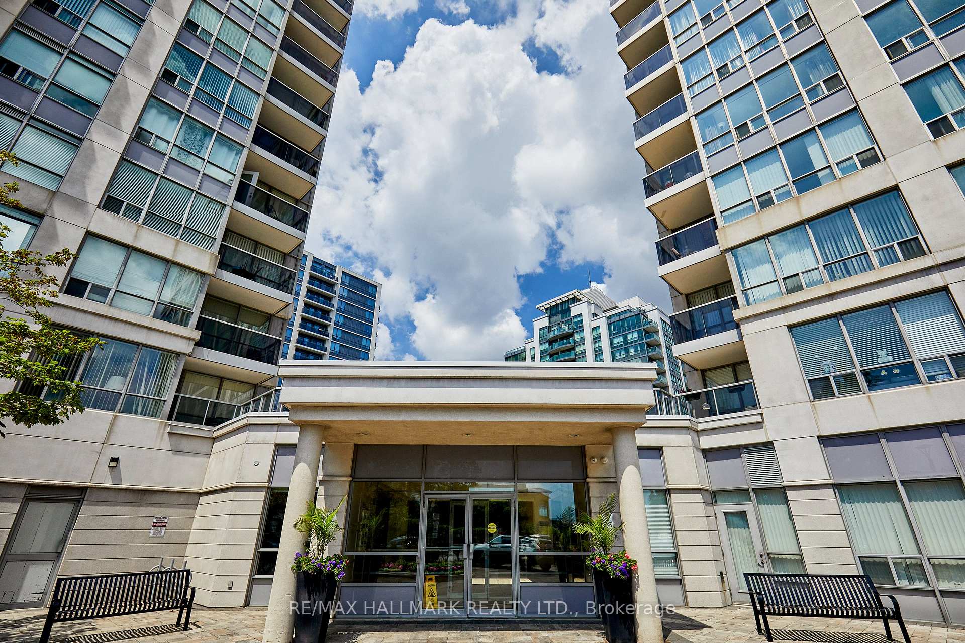 Photo 3 of Unit 307, 60 Disera Drive, Vaughan, Beverley Glen — HOMEH