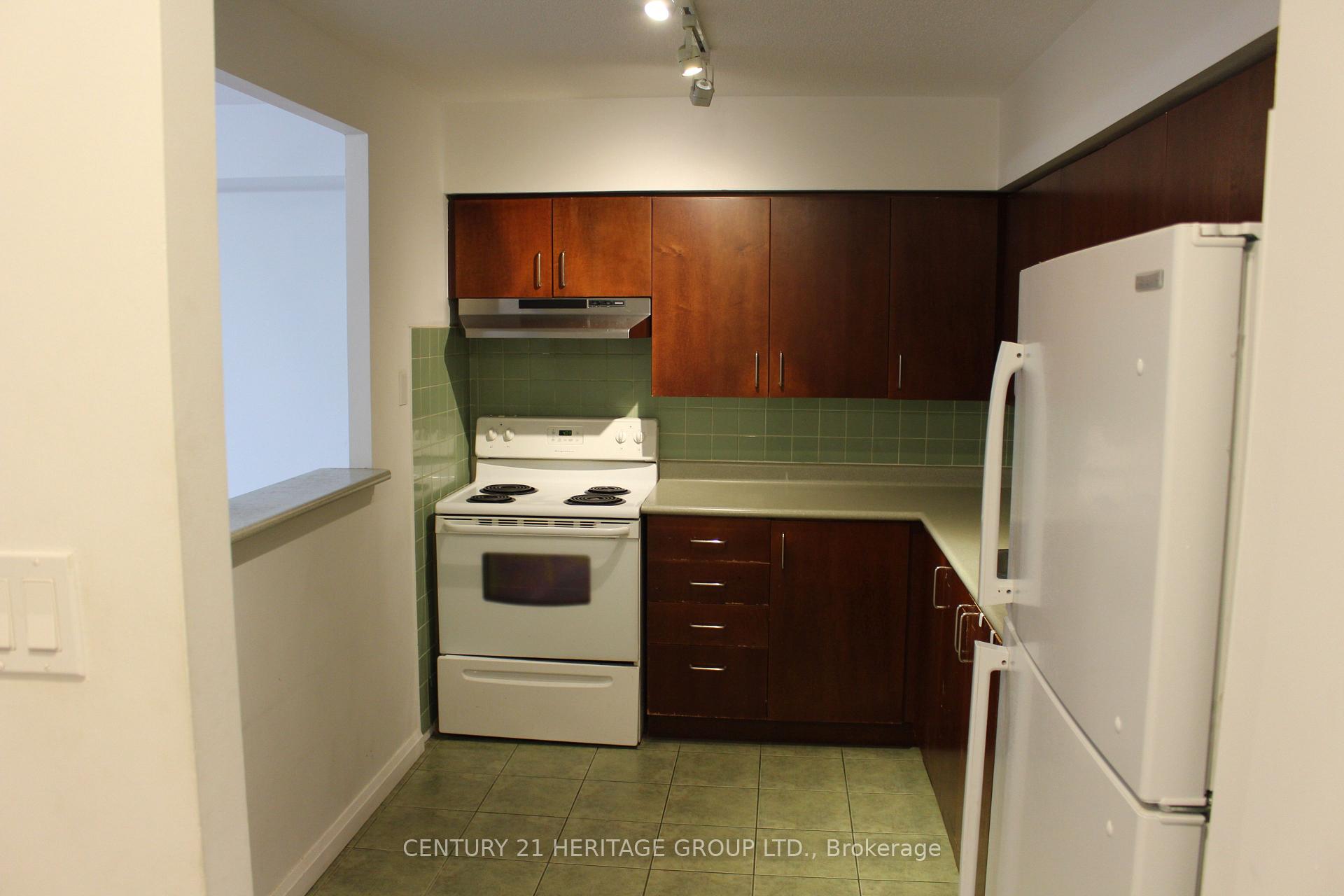 Photo 2 of Unit 204, 260 Davis Drive, Newmarket, Central Newmarket — HOMEH