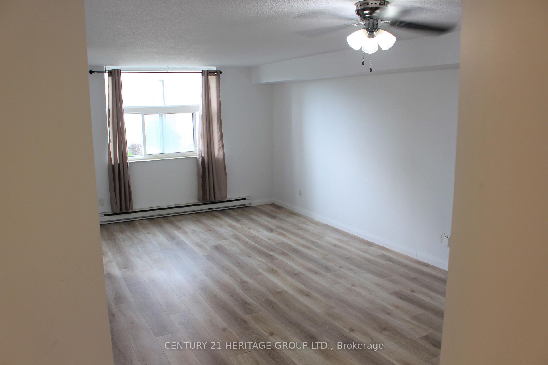Photo 4 of Unit 204, 260 Davis Drive, Newmarket, Central Newmarket — HOMEH