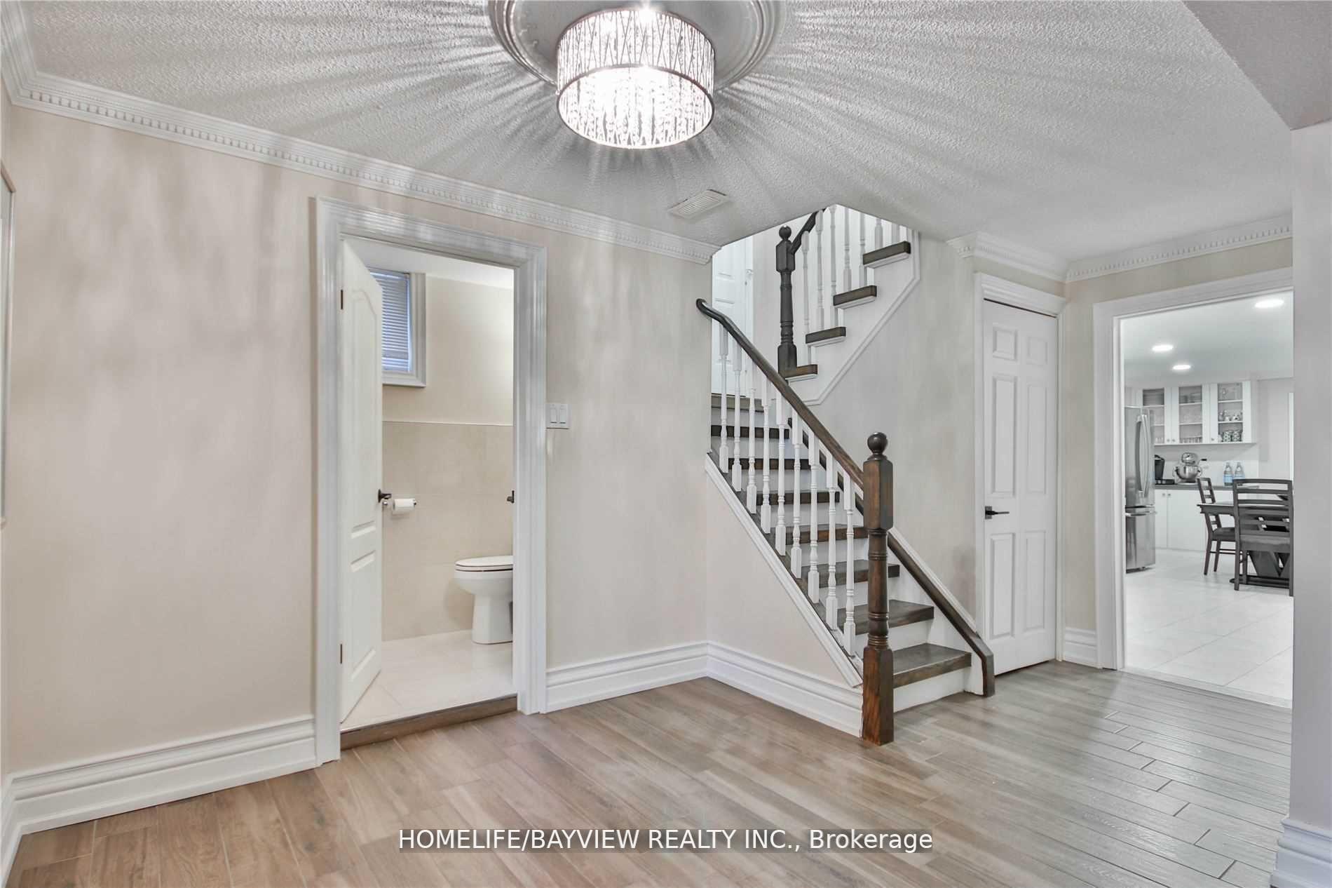Photo 10 of 72 Keegan (Lower) Crescent, North York, York University Heights — HOMEH