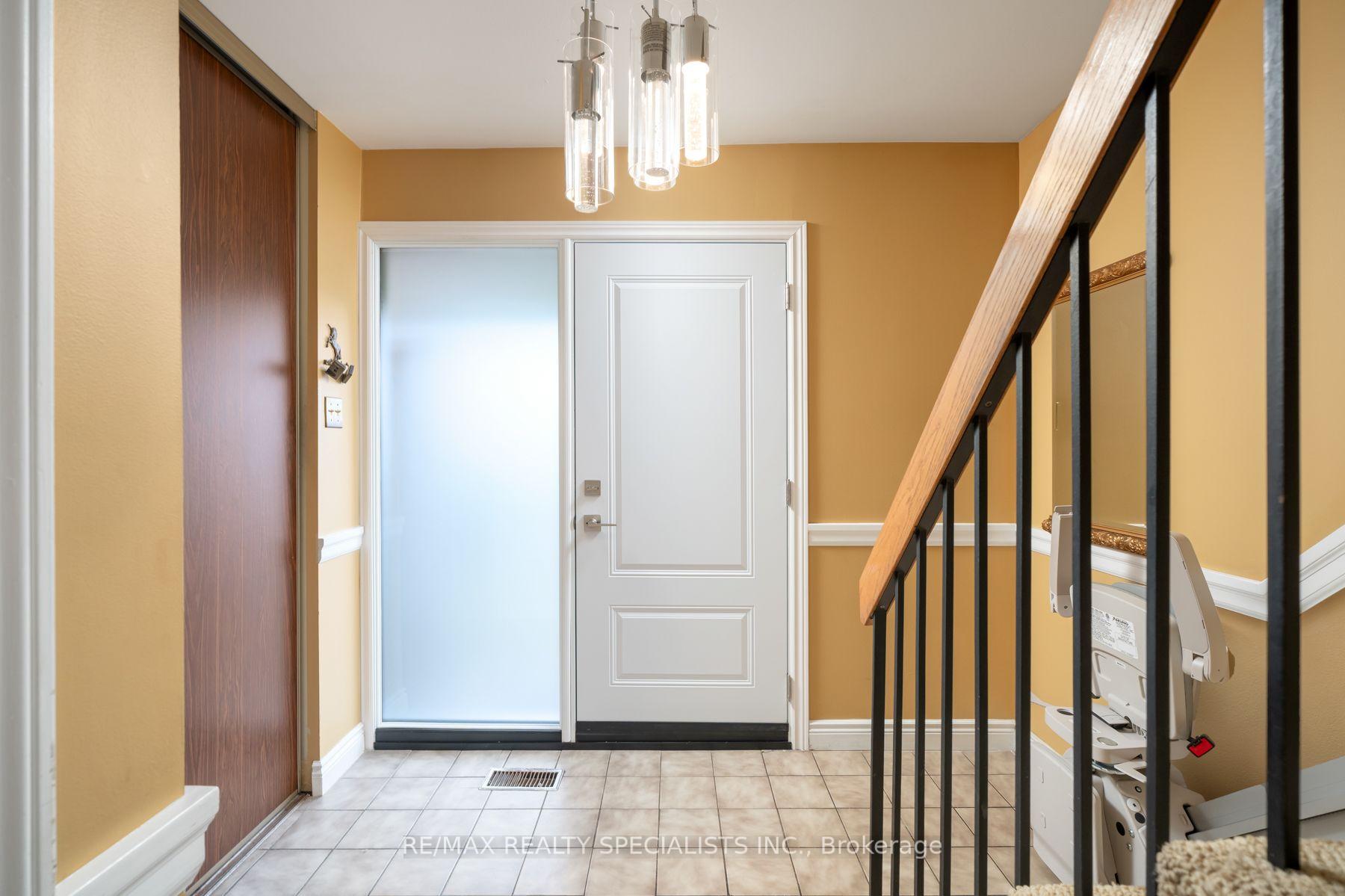 Photo 3 of Unit 75, 20 Mineola Road E, Mississauga, Mineola — HOMEH