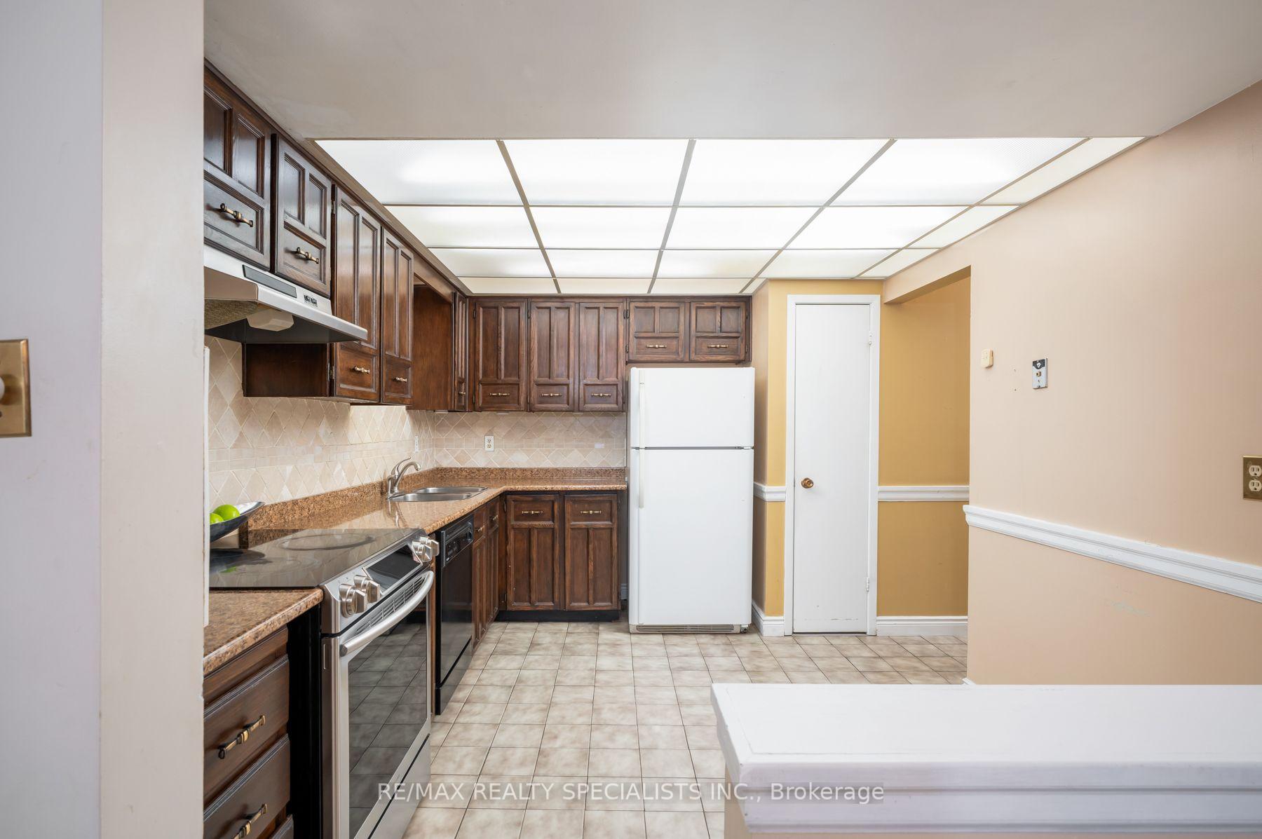 Photo 14 of Unit 75, 20 Mineola Road E, Mississauga, Mineola — HOMEH