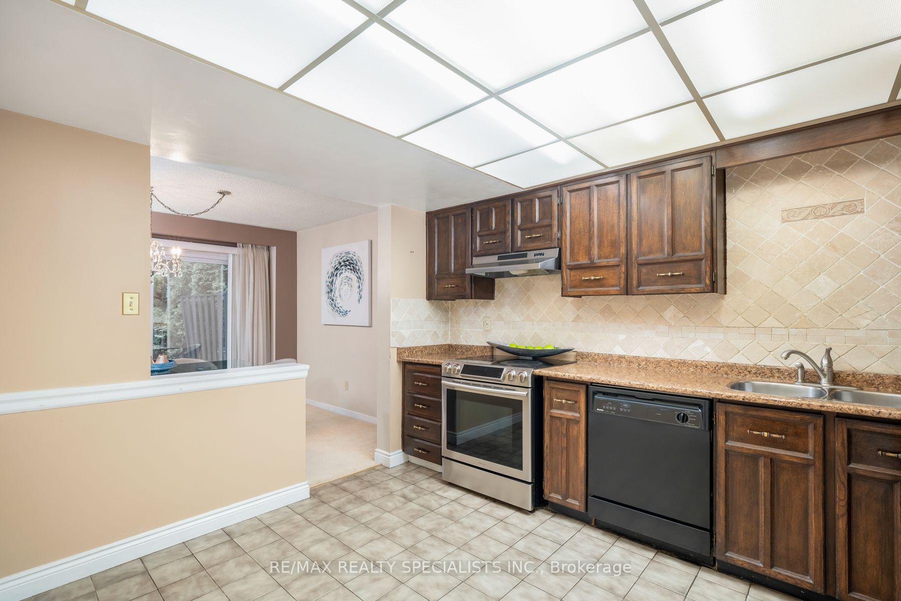 Photo 17 of Unit 75, 20 Mineola Road E, Mississauga, Mineola — HOMEH