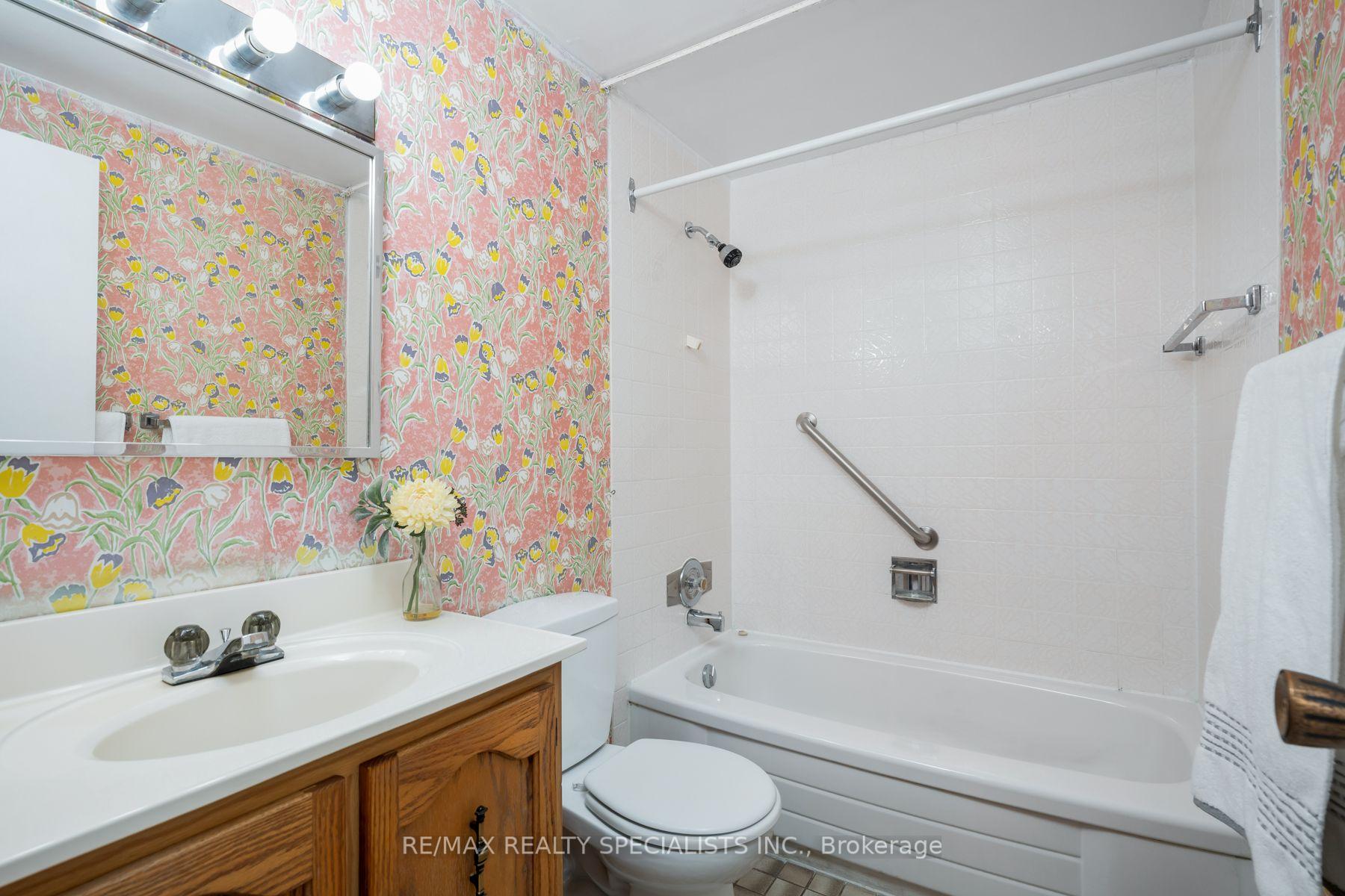 Photo 31 of Unit 75, 20 Mineola Road E, Mississauga, Mineola — HOMEH