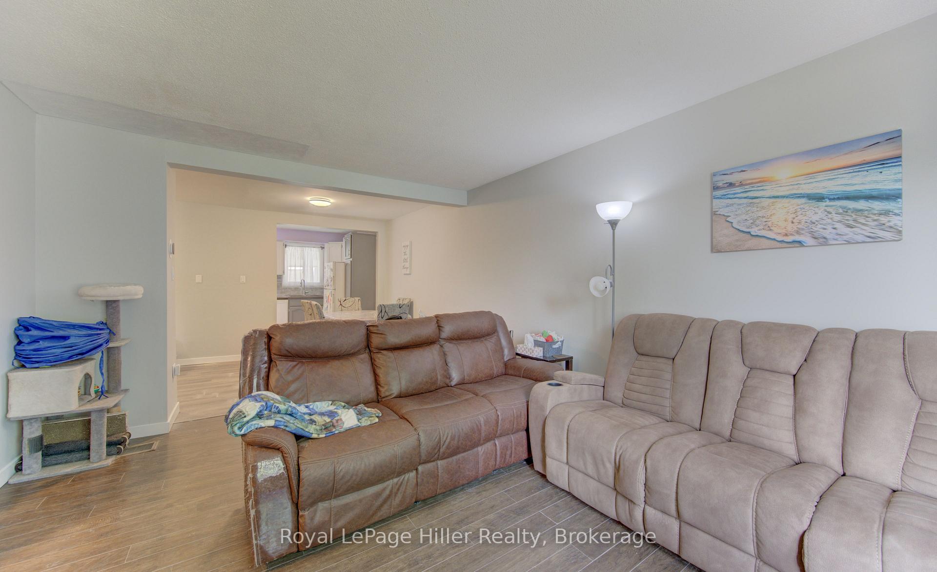 Photo 4 of 61 Babb Crescent, Stratford — HOMEH