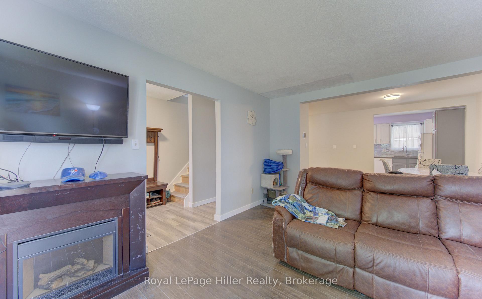 Photo 5 of 61 Babb Crescent, Stratford — HOMEH