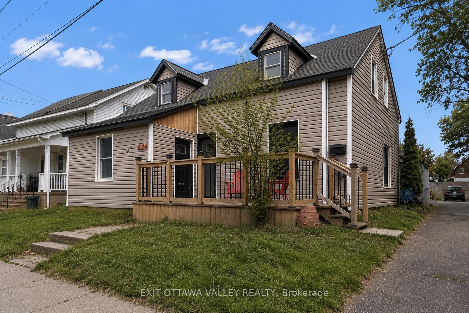 Front of 444 Isabella Street