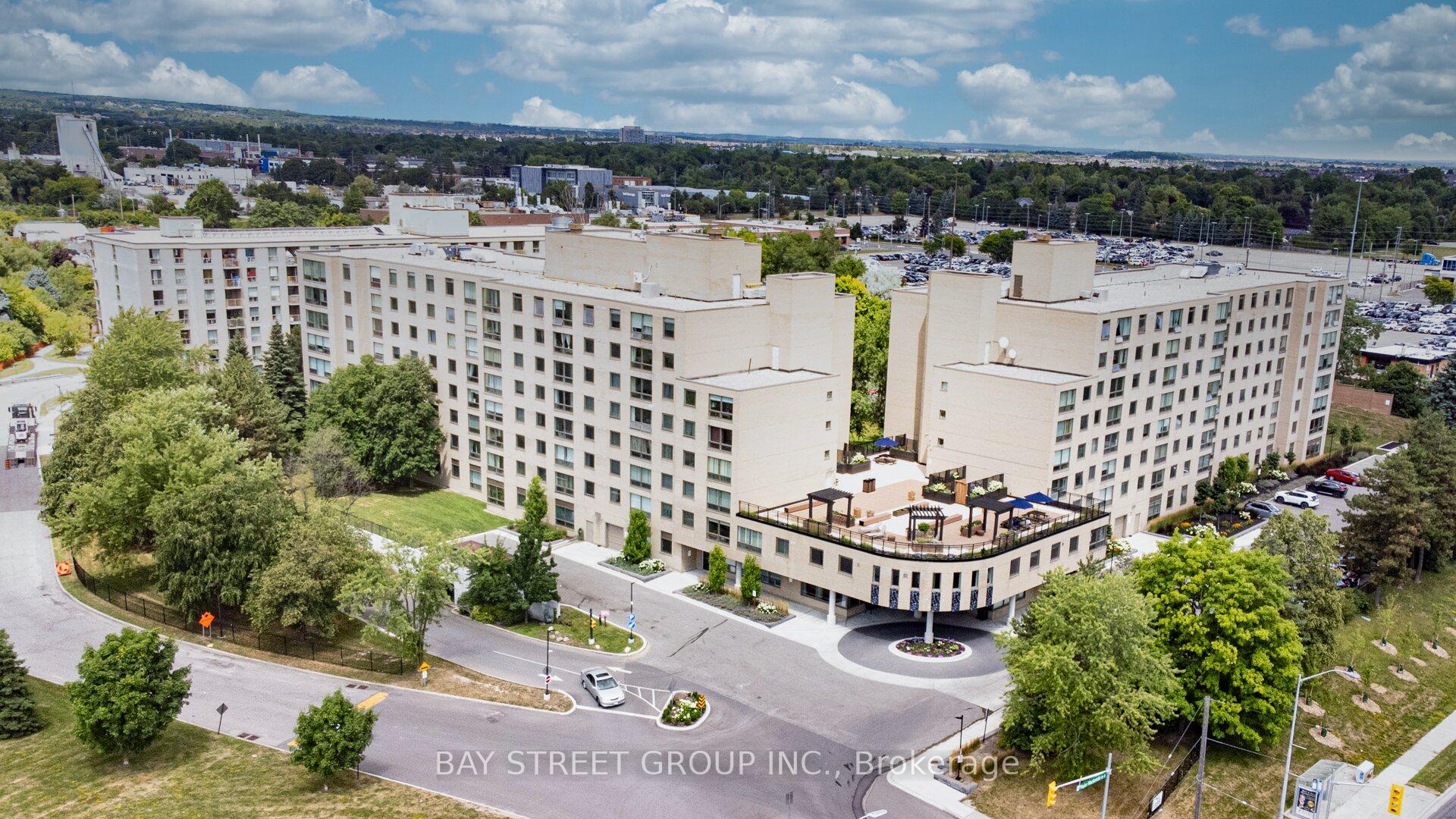 Front of Unit 102, 326 Major Mackenzie Drive E