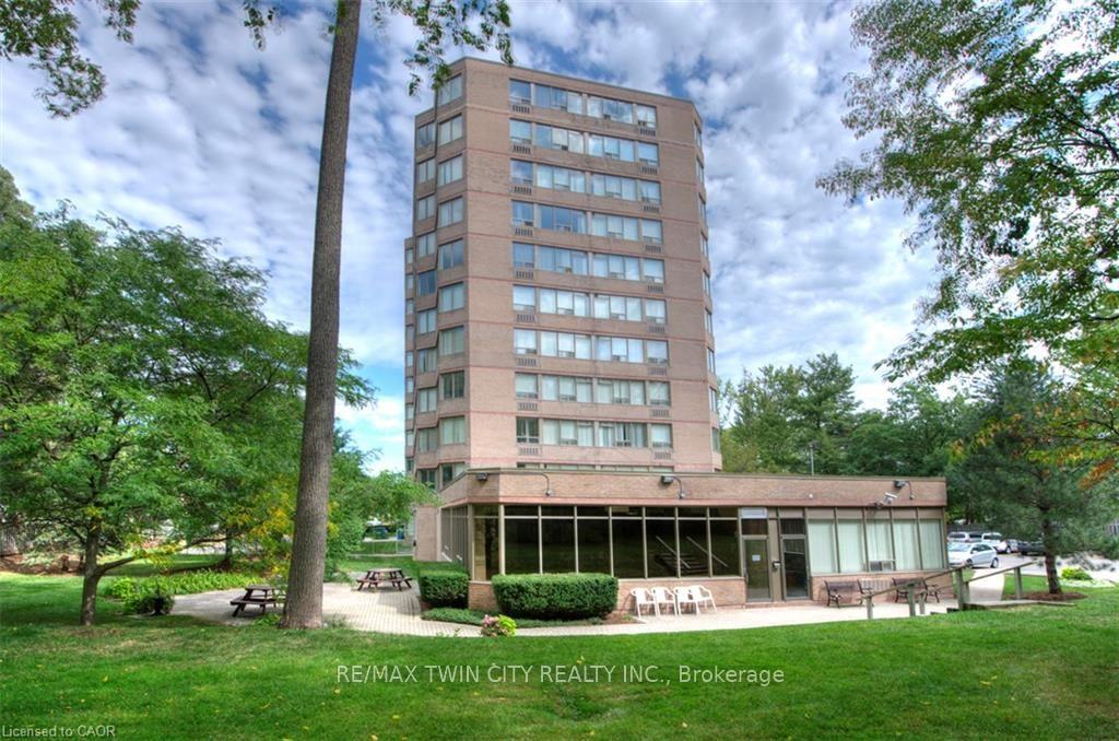 Photo 2 of 3227 King Street E, Kitchener, Centreville Chicopee — HOMEH