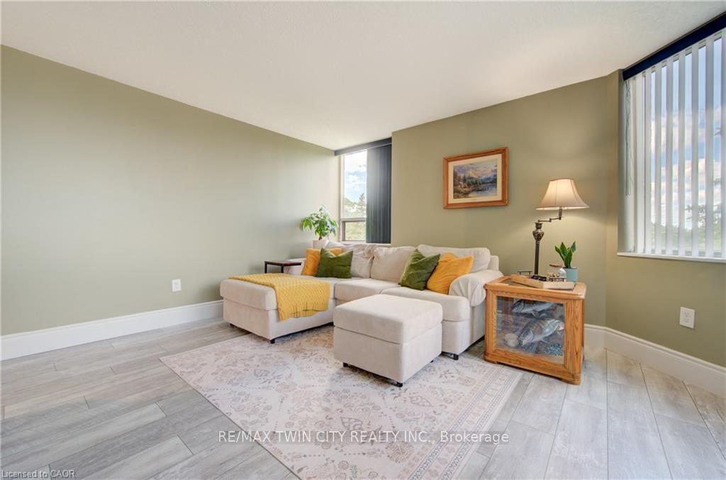 Photo 4 of 3227 King Street E, Kitchener, Centreville Chicopee — HOMEH