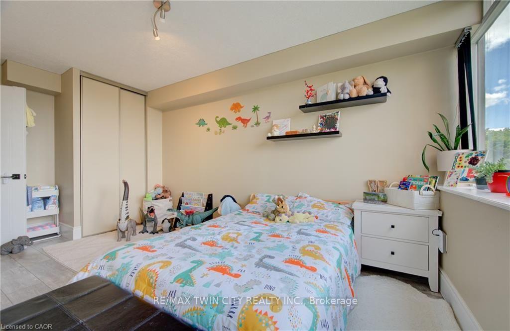 Photo 13 of 3227 King Street E, Kitchener, Centreville Chicopee — HOMEH