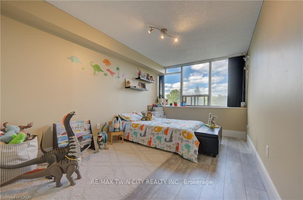 Photo 14 of 3227 King Street E, Kitchener, Centreville Chicopee — HOMEH