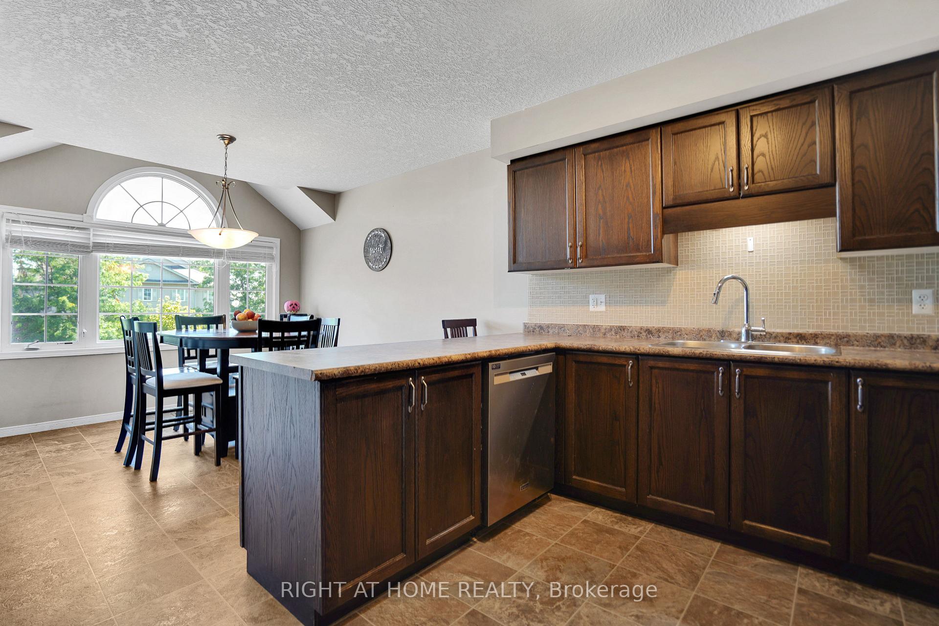 Photo 8 of 60 Featherstone Street, Kitchener, Huron Park — HOMEH