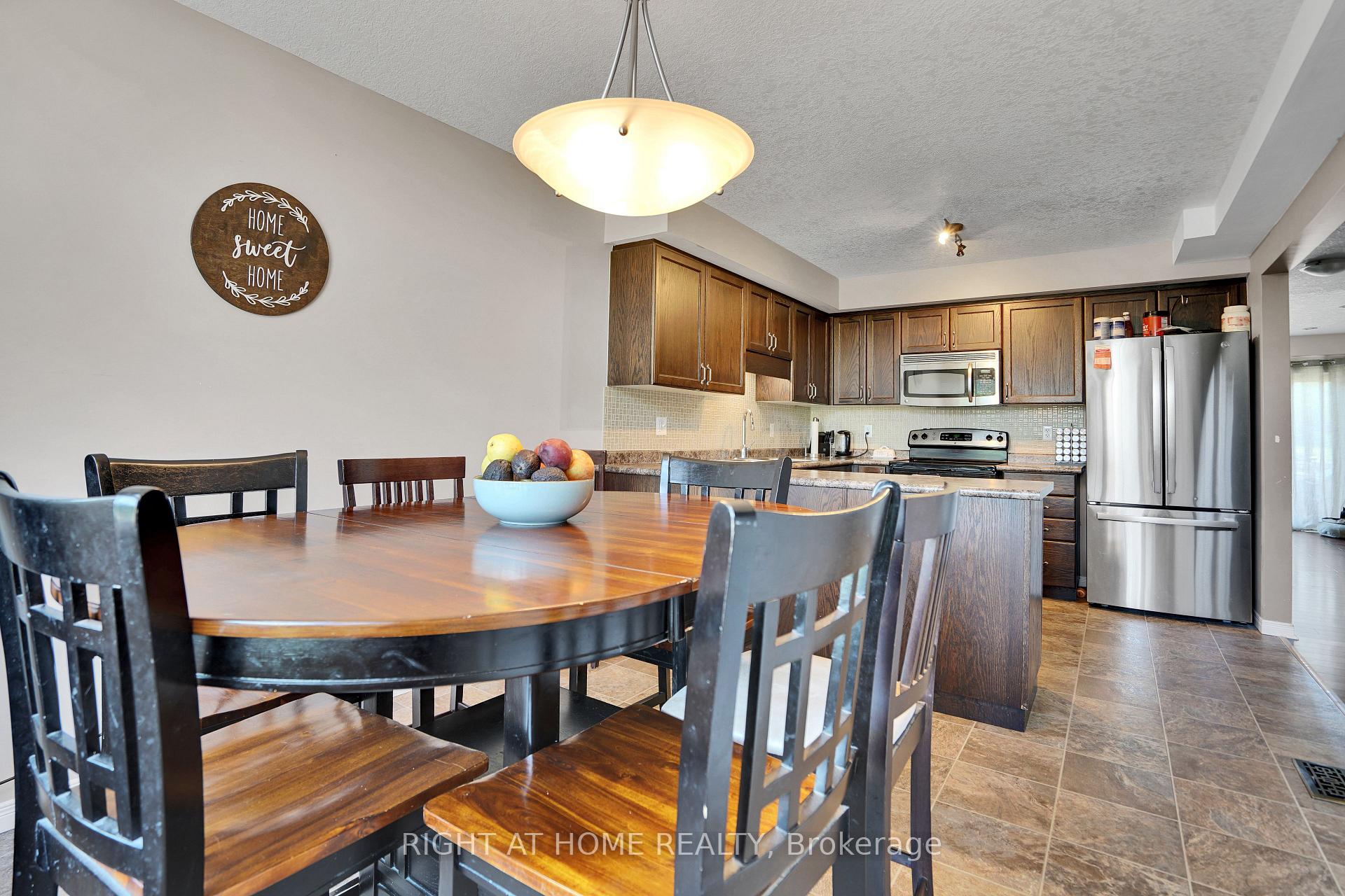 Photo 9 of 60 Featherstone Street, Kitchener, Huron Park — HOMEH