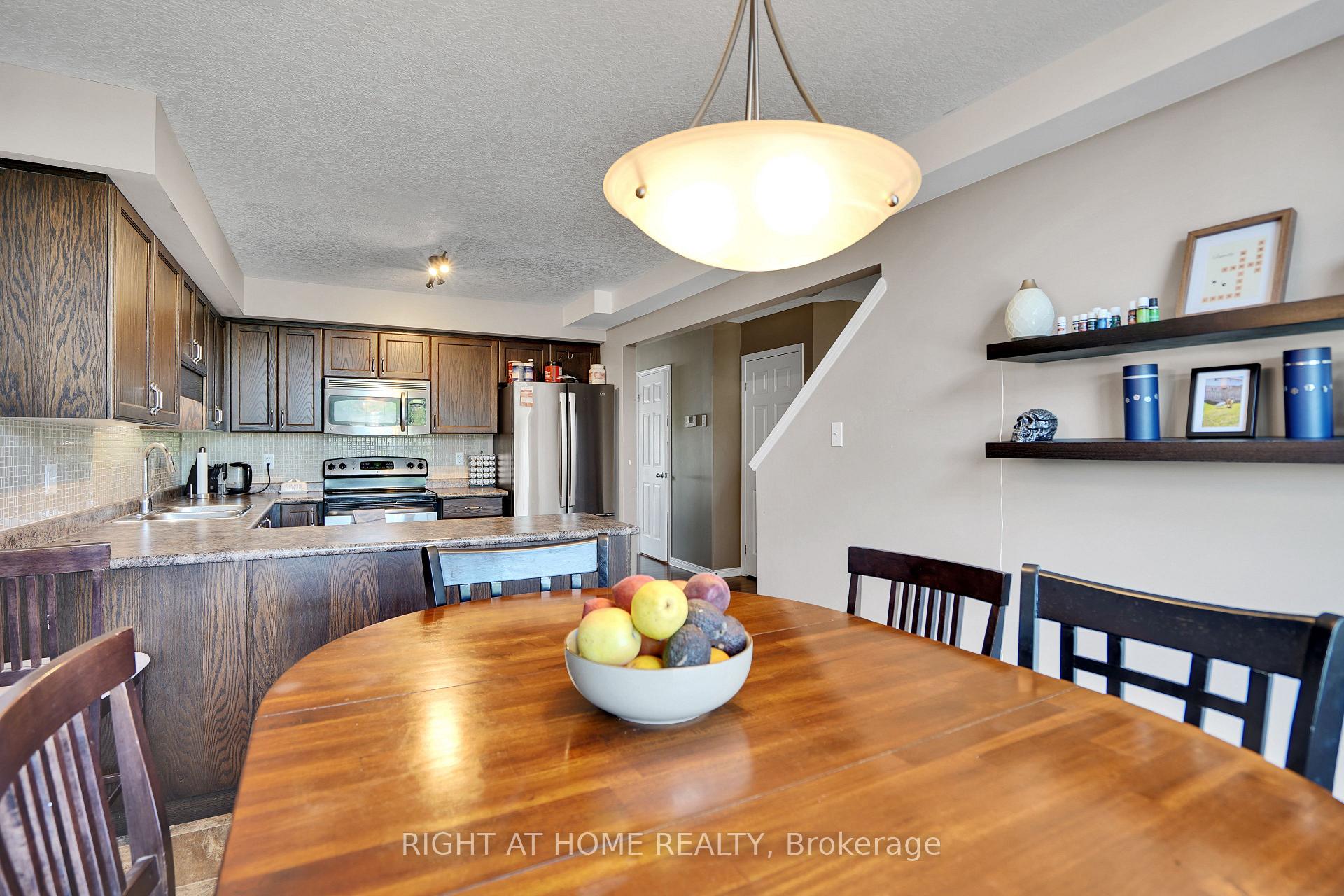 Photo 10 of 60 Featherstone Street, Kitchener, Huron Park — HOMEH