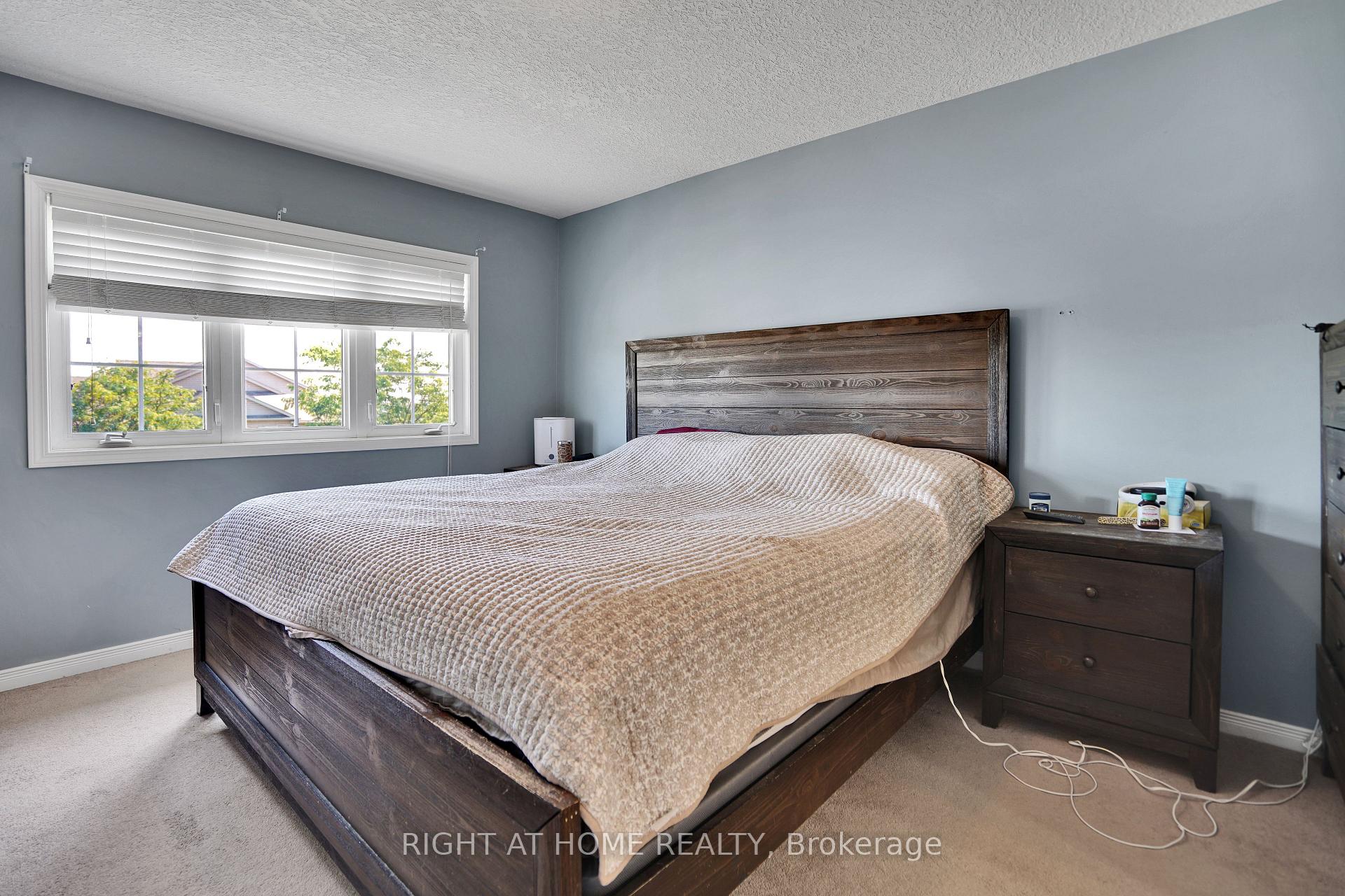 Photo 20 of 60 Featherstone Street, Kitchener, Huron Park — HOMEH