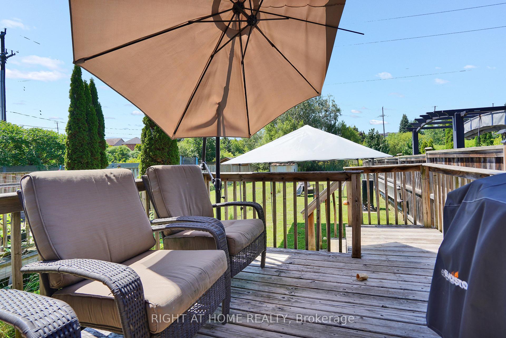 Photo 23 of 60 Featherstone Street, Kitchener, Huron Park — HOMEH