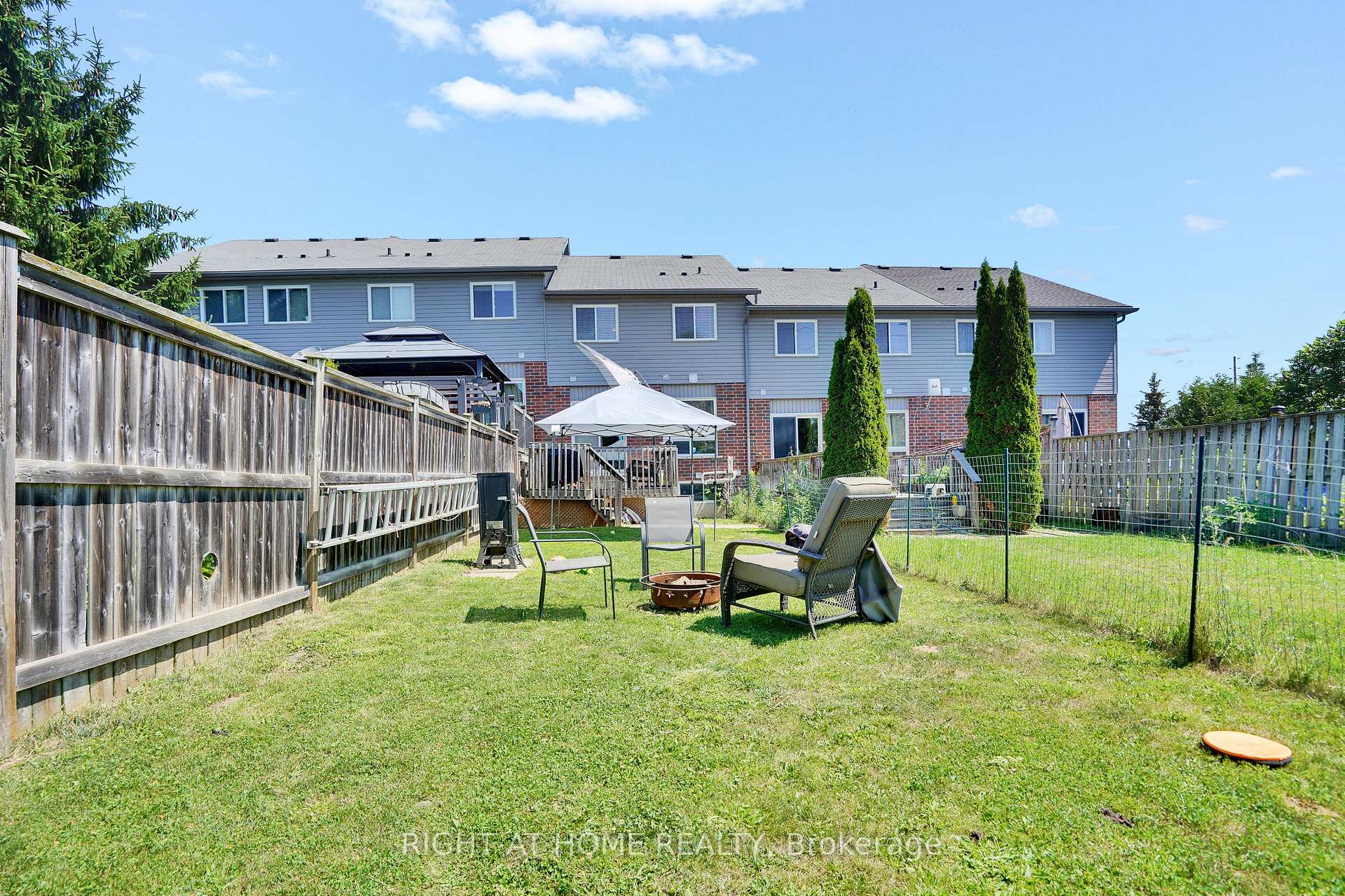 Photo 25 of 60 Featherstone Street, Kitchener, Huron Park — HOMEH