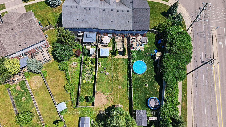 Photo 27 of 60 Featherstone Street, Kitchener, Huron Park — HOMEH
