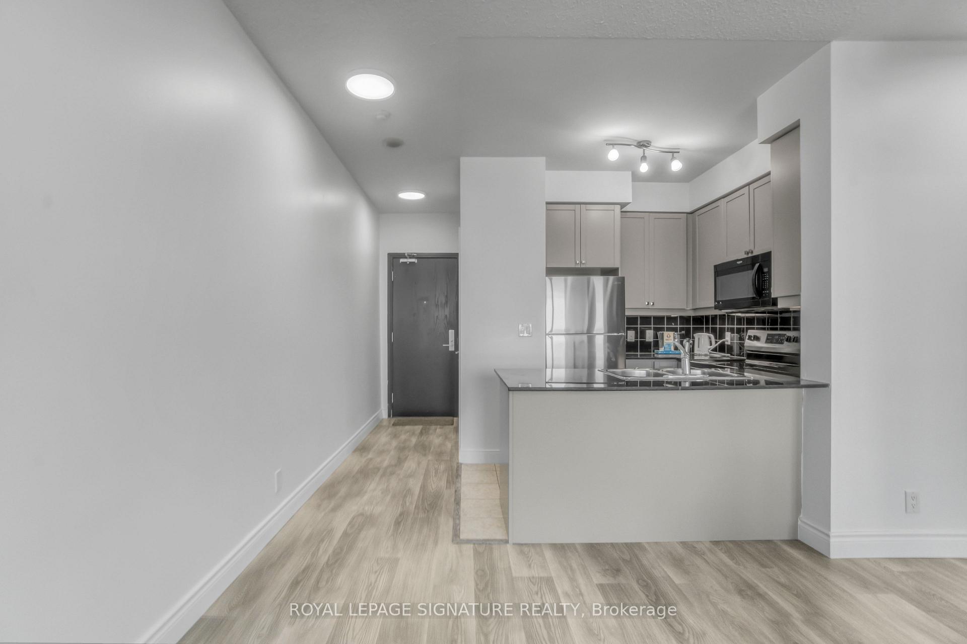 Photo 2 of Unit 1701, 90 Absolute Avenue, Mississauga, City Centre — HOMEH