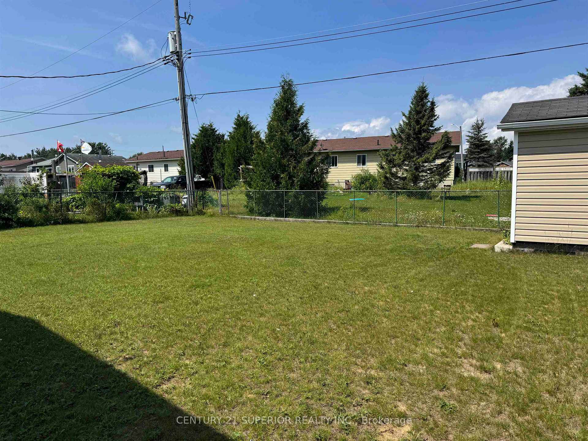 Photo 33 of 49 Otter Ave, Manitouwadge, TB-73 — HOMEH