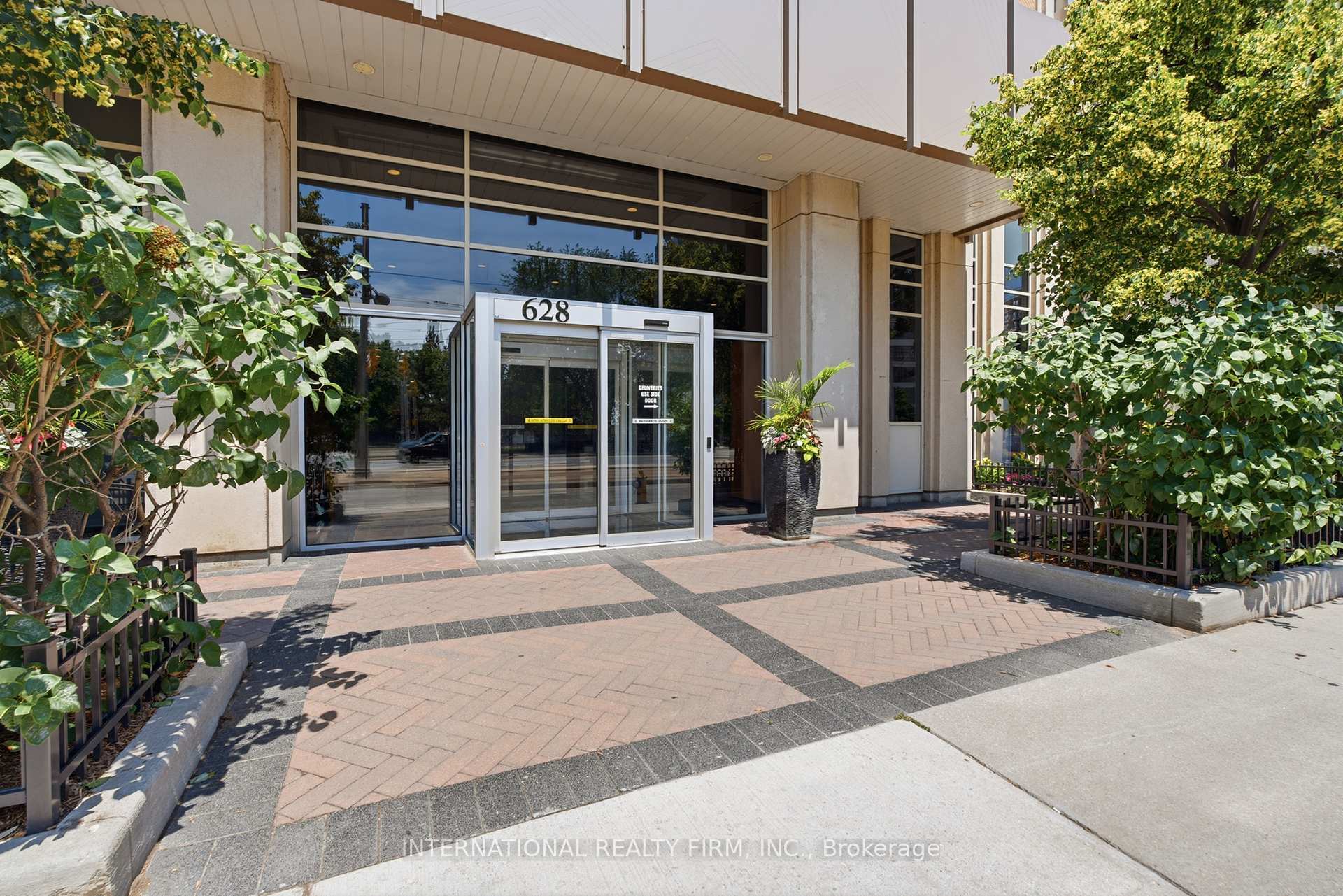 Photo 2 of Unit 711, 628 Fleet Street, Toronto, Niagara — HOMEH