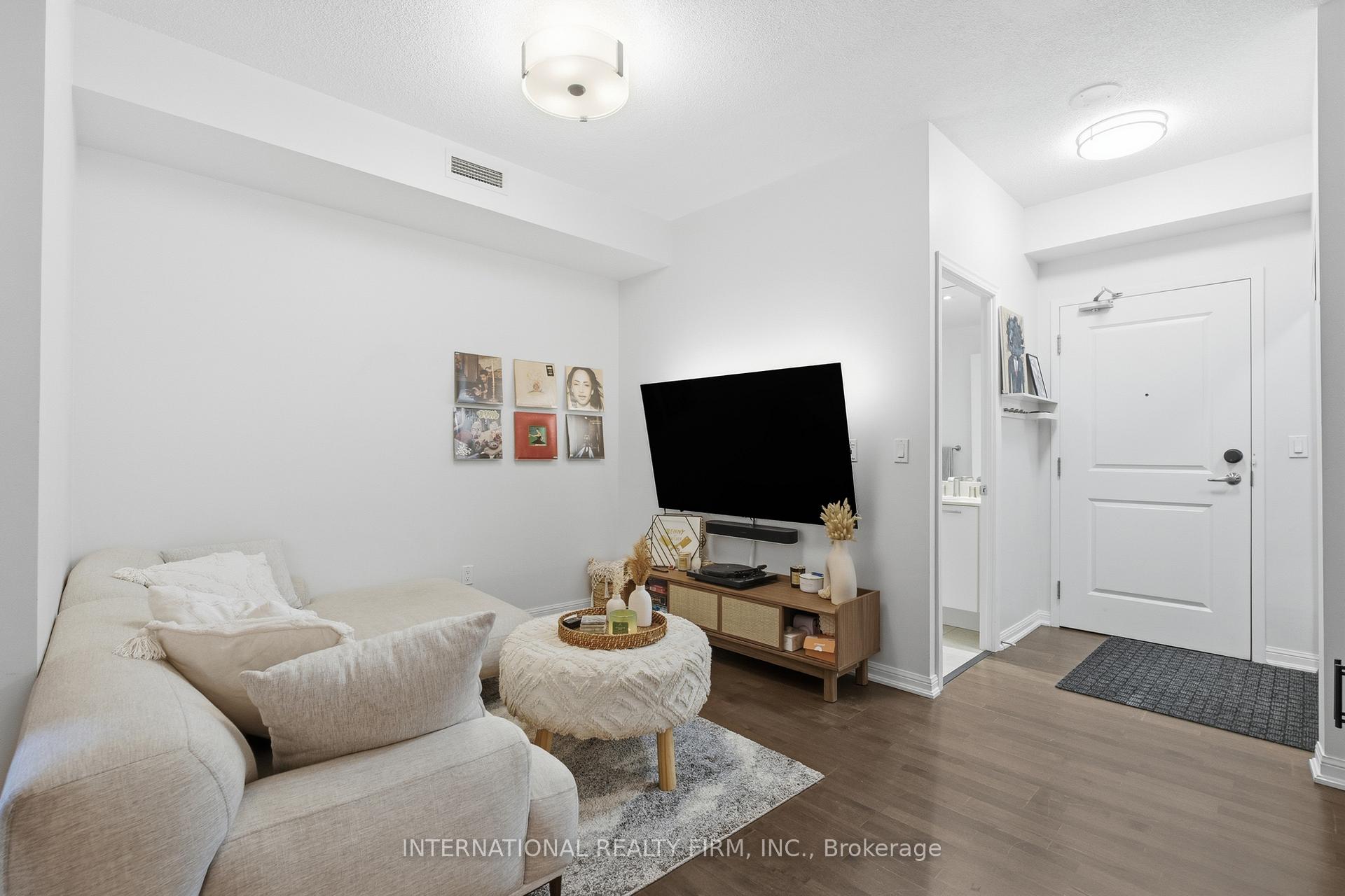 Photo 4 of Unit 711, 628 Fleet Street, Toronto, Niagara — HOMEH