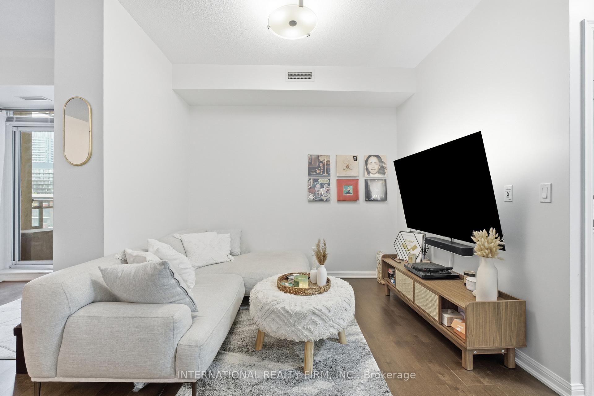 Photo 5 of Unit 711, 628 Fleet Street, Toronto, Niagara — HOMEH