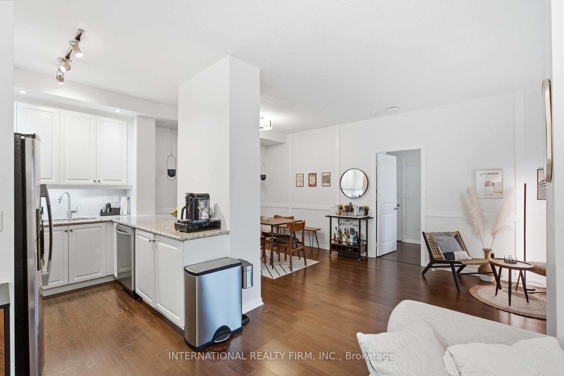 Photo 8 of Unit 711, 628 Fleet Street, Toronto, Niagara — HOMEH