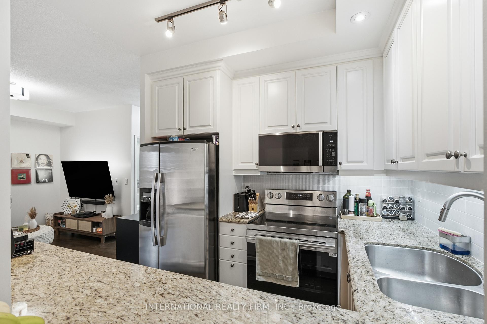 Photo 10 of Unit 711, 628 Fleet Street, Toronto, Niagara — HOMEH