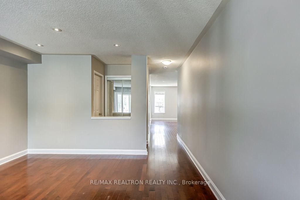 Photo 4 of 20 Raintree Drive, Markham, Village Green-South Unionville — HOMEH
